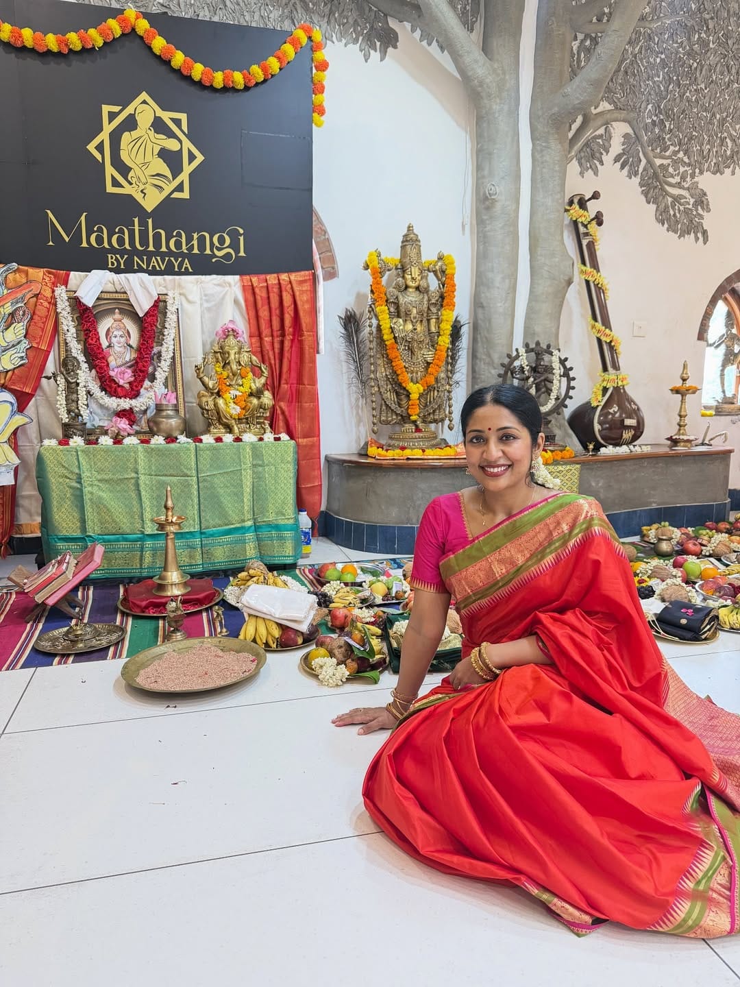 ഒരിക്കൽ ഗുരുവായൂർ ക്ഷേത്രനടയിൽ നൃത്തം ചെയ്യുന്നതിനിടെ നവ്യ നായർ വികാരാധീനയായി കണ്ണീരണിഞ്ഞപ്പോൾ ഓടിയെത്തി ആശ്വസിപ്പിച്ച മുത്തശ്ശിയുടെ വീഡിയോ സോഷ്യൽ മീഡിയയിൽ ഏറെ വൈറലായിരുന്നു. നവ്യ തന്നെയാണ് ആ വീഡിയോ പങ്കുവച്ചതും. 