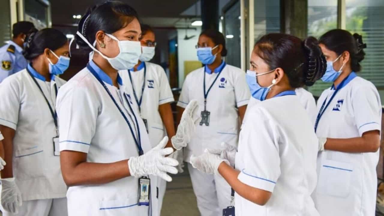 Nurses three shift job: ജോലിയിൽ അടിമുടി മാറ്റം, സ്വകാര്യ ആശുപത്രികളിൽ നഴ്സുമാർക്ക് ത്രീ ഷിഫ്റ്റ് സമ്പ്രദായം വരുന്നു Nurses three shift job: ജോലിയിൽ അടിമുടി മാറ്റം, സ്വകാര്യ ആശുപത്രികളിൽ നഴ്സുമാർക്ക് ത്രീ ഷിഫ്റ്റ് സമ്പ്രദായം വരുന്നു