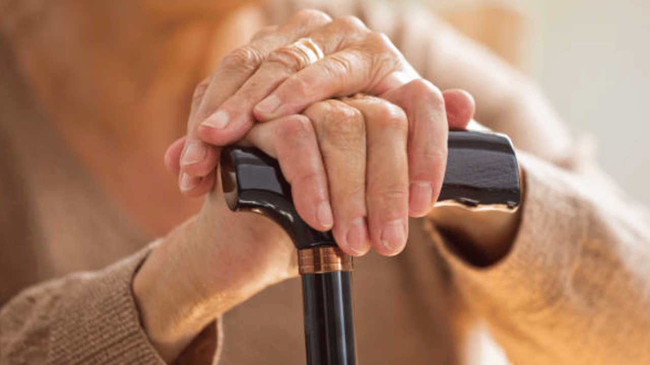 Ayushman Bharat scheme: വീട്ടിൽ 70 വയസ്സിനു മുകളിലുള്ളവരുണ്ടോ? 10 ലക്ഷം രൂപ കിട്ടാൻ അവസരം