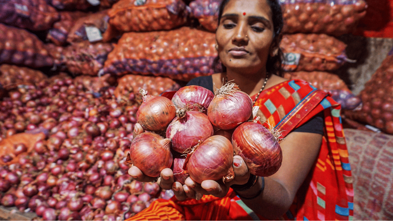 പ്രശ്നം പരിഹരിക്കാന്‍ ഉടന്‍ കൃഷിയിറക്കണമെന്ന് സർക്കാര്‍ ആവശ്യപ്പെടുന്നുണ്ടെങ്കിലും കർഷർ തയ്യാറാകാത്തതും വെല്ലുവിളിയാണ്. കൃഷിയിറക്കാനുള്ള ചെലവ് കൂടുതലാണെന്ന് കര്‍ഷകര്‍ പറയുന്നു.  (Image Credit: PTI)