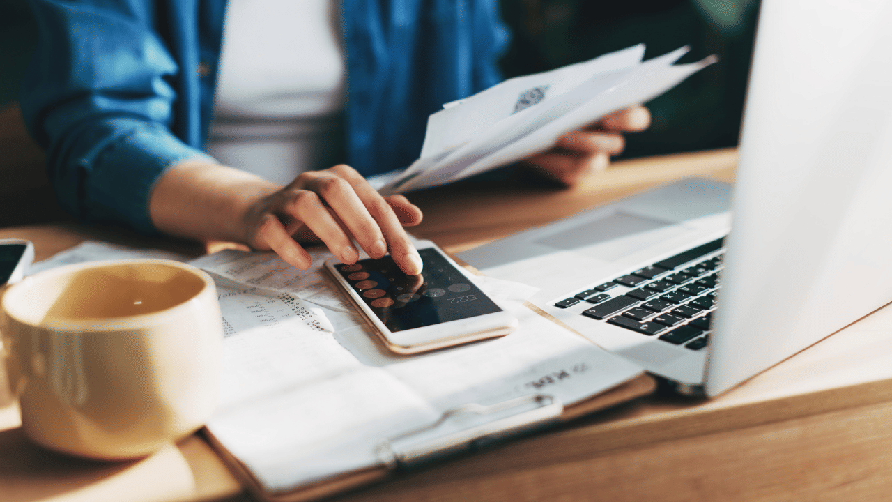 ശേഷം മുൻ വർഷത്തെ ഭൂനികുതി, രസീത് നമ്പർ എന്നിവയെക്കുറിച്ചുള്ള വിശദാംശങ്ങൾ നൽകുക.
പട്ടയ നമ്പറും നൽകുക. ശേഷം സബ്മിറ്റ് ഓപ്ഷനിൽ ക്ലിക്ക് ചെയ്ത് കരം അടയ്ക്കാം. (Image Credit: Getty Images)
