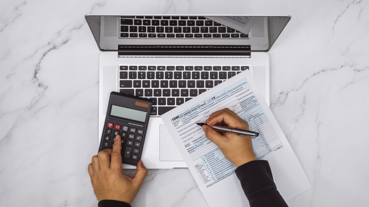 New Requestൽ ക്ലിക്കുചെയ്യുക. ജില്ല, താലൂക്ക്, ഗ്രാമം, ബ്ലോക്ക് തിരഞ്ഞെടുക്കുക. തണ്ടപ്പർ നമ്പർ, സർവേ / ഉപവിഭാഗം നമ്പർ നൽകുക. തുടർന്ന്
ഏരിയ, തണ്ടപ്പർ ഹോൾഡർ, നികുതി തുക എന്നിവയുടെ വിശദാംശങ്ങൾ പ്രദർശിപ്പിക്കും. (Image Credit: Getty Images)