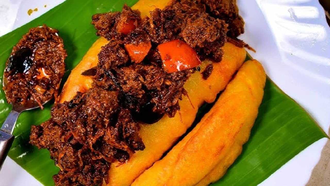 Pazhampori-Beef Combo: പഴംപൊരി-ബീഫ് കോമ്പോ ഇഷ്ടപ്പെടുന്നവരാണോ? എന്നാൽ ആ പ്രണയത്തിന്റെ തുടക്കത്തിലേക്ക് ഒന്ന് പോയാലോ Pazhampori-Beef Combo: പഴംപൊരി-ബീഫ് കോമ്പോ ഇഷ്ടപ്പെടുന്നവരാണോ? എന്നാൽ ആ പ്രണയത്തിന്റെ തുടക്കത്തിലേക്ക് ഒന്ന് പോയാലോ