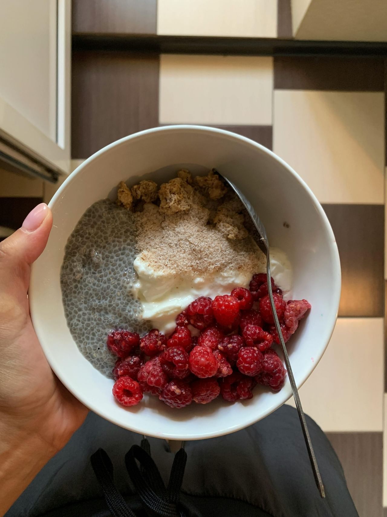 എന്നാൽ ചിയ വിത്തുകൾ എല്ലാവർക്കും കഴിക്കാൻ അനുയോജ്യമായ ഭക്ഷ്യവസ്തുവല്ല. ചില ആരോഗ്യപ്രശ്നങ്ങളുള്ള ആളുകൾക്ക് ചിയ വിത്തുകൾ ഗുണത്തേക്കാളേറെ ദോഷം ചെയ്യുമെന്നാണ് യുകെയിലെ എംഎസ്‌സി ഗ്ലോബൽ പബ്ലിക് ഹെൽത്ത് ന്യൂട്രീഷനും നാഷണൽ ഡയബറ്റിസ് എഡ്യൂക്കേറ്ററുമായ പോഷകാഹാര വിദഗ്ധ ദീപ്ശിഖ ജെയിൻ പറയുന്നത്. (Image Credits: Pexels)