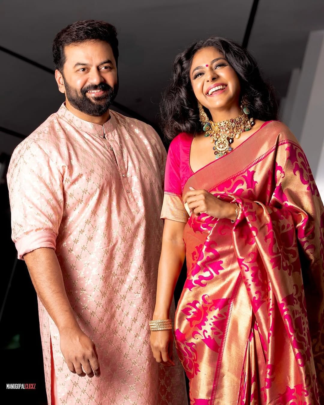 താനൊക്കെ തന്റെ ടീമിൽ വളരെ അധികം വിശ്വാസം അർപ്പിച്ചാണ് മുന്നോട്ട് പോകുന്നത്. അങ്ങനെ മാത്രമേ തനിക്ക് മുന്നോച്ച് പോകാൻ പറ്റുമെന്നും രണ്ട് ജോലി ചെയ്യുന്നത് കൊണ്ട് പലപ്പോഴും മാറി നിൽക്കേണ്ടി വരുന്നുണ്ടല്ലോ എന്നും പൂർണ്ണിമ പറയുന്നു.