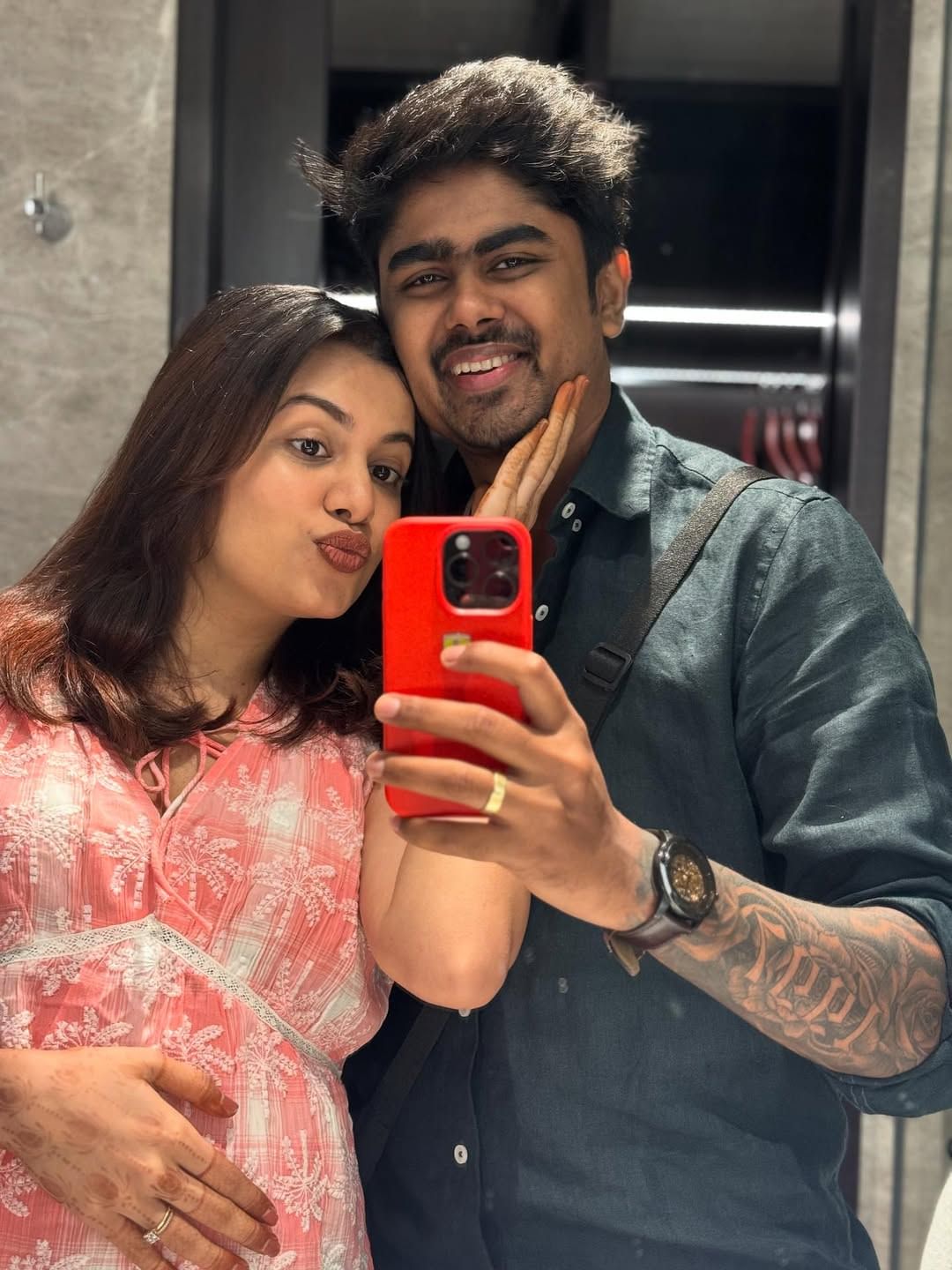 എന്താണെന്ന് വച്ചാൽ ആ കുട്ടി ഏറ്റവും സമാധാനം അനുഭവിക്കേണ്ട സമയത്താണ് ഇതൊക്കെ നടക്കുന്നത്. ഒരു സ്ത്രീയെന്ന നിലയിൽ തനിക്കത് വളരെ വിഷമമായി എന്നും താരം പറയുന്നു. ഗർഭിണി ആയിരിക്കുന്ന സമയത്ത് ഉണ്ടാവേണ്ട ഒരു സമാധാനം എന്ന് പറയുന്നത് വലിയ കാര്യമാണ്.