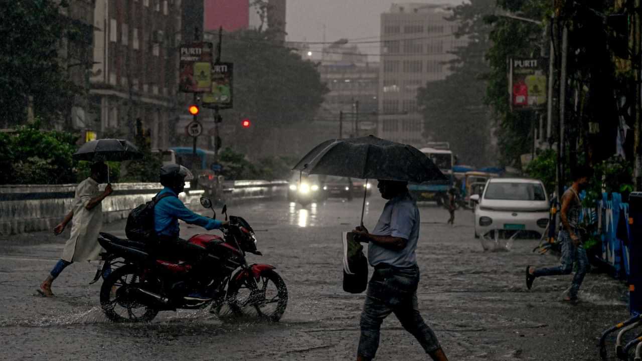 Kerala Rain Alert: തോരാതെ പേമാരി! മൂന്ന് ജില്ലകളിൽ ഓറഞ്ച് അലർട്ട്; തുലാവർഷം കനക്കുന്നു