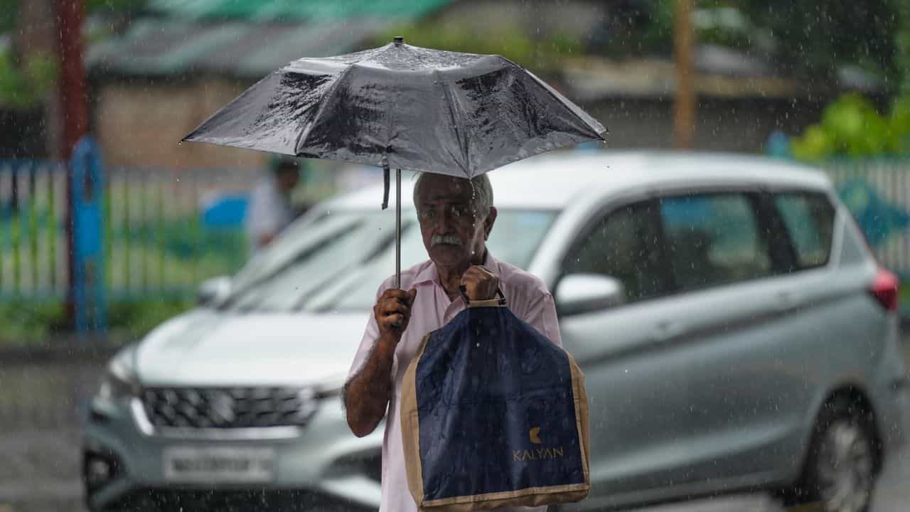 Kerala Rain Alert Today : തുലാവര്‍ഷം കനക്കുന്നു: ഇന്ന് മൂന്ന് ജില്ലകളിൽ യെല്ലോ അലർട്ട്