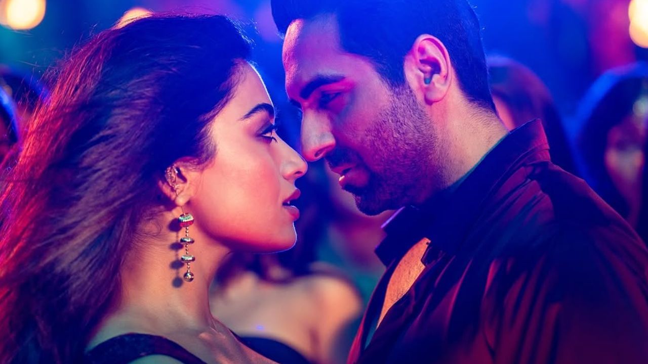 ഇതോടെ ഇനി വിവാഹം എന്നെന്നുള്ള ചർച്ചകളാണ് സോഷ്യൽമീഡിയയിൽ പ്രചരിക്കുന്നത്.ഏറെ നാളത്തെ പ്രണയത്തിനൊടുവിലാണ് താരങ്ങൾ വിവാഹിതരാകാൻ പോകുന്നത്. അടുത്ത ബന്ധുക്കളും സുഹൃത്തുക്കളും മാത്രമാണ് വിവാഹനിശ്ചയത്തിൽ പങ്കെടുത്തത്.  (Photo: Rashmika mandana/Instagram)