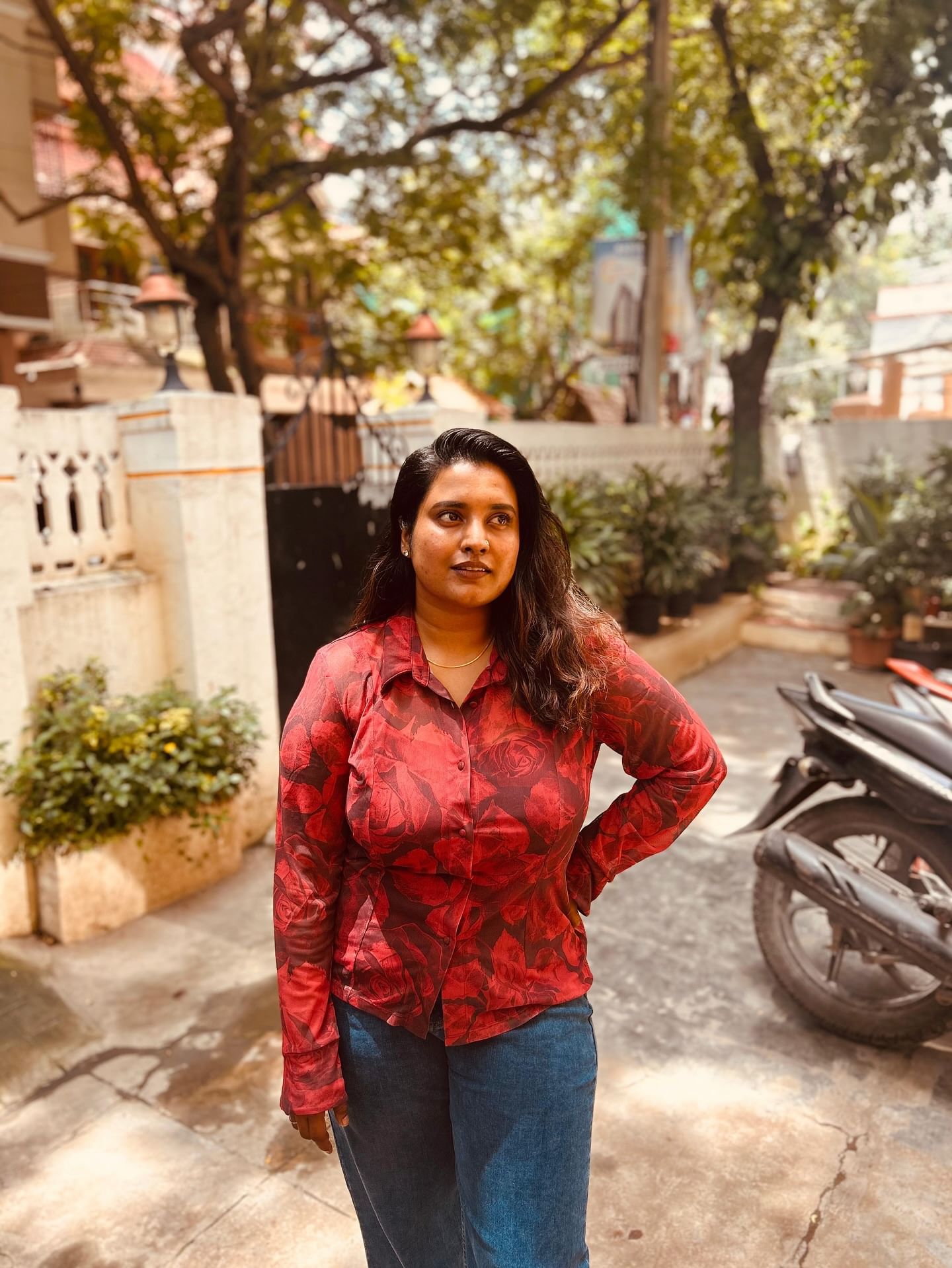 ഇതിനിടെയിൽ നടിയും മോഡലും മേക്കപ്പ് ആര്‍ട്ടിസ്റ്റുമായ റോഷ്‌ന ആന്‍ റോയും നടനെതിരെ രം​ഗത്ത് എത്തിയിരുന്നു.  ഇതിനു മറുപടിയെന്നു വേണം നടന്റെ സോഷ്യൽ മീഡിയ പോസ്റ്റ്.  എന്നാൽ ആരുടേയും പേരെടുത്ത് പറയാതെയാണ് അജ്മല്‍ അമീറിന്റെ പ്രതികരണം. 