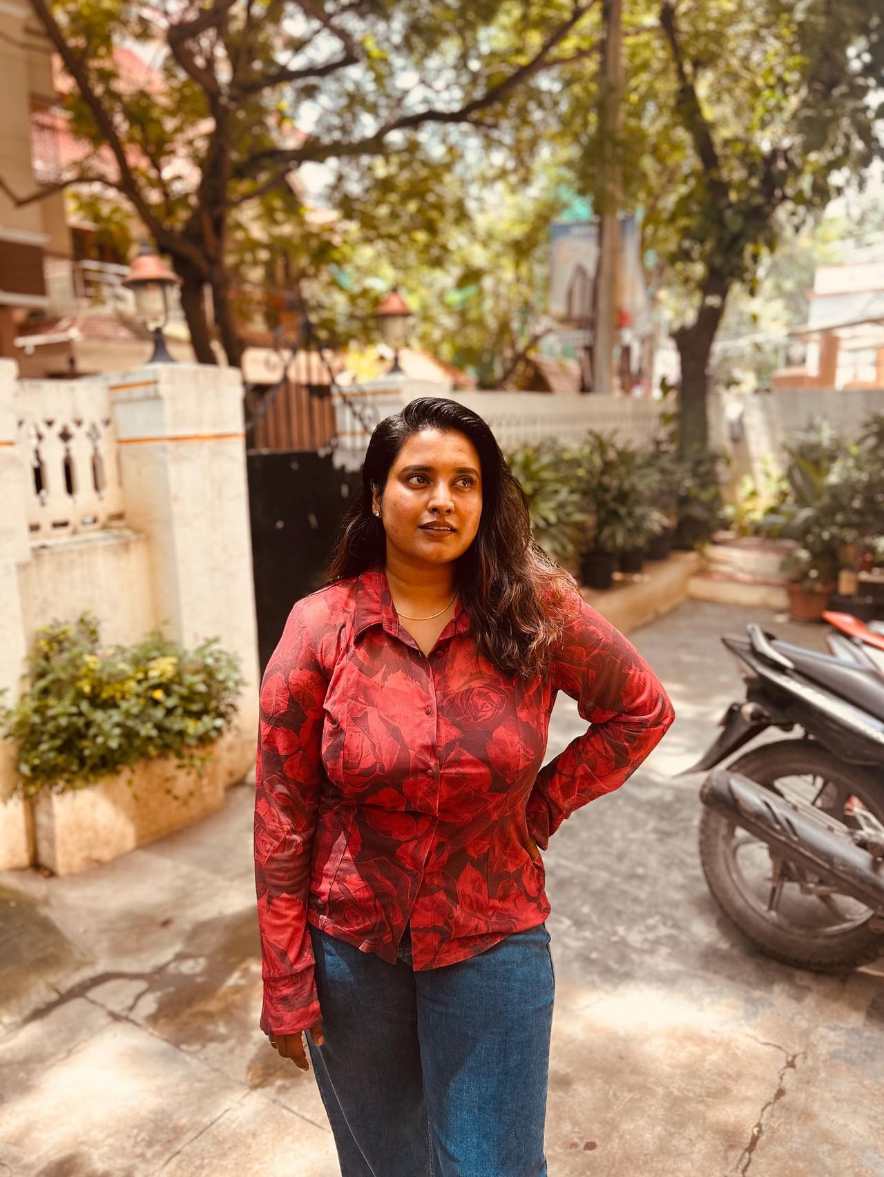 ഇതിനിടെയിൽ നടിയും മോഡലും മേക്കപ്പ് ആര്ട്ടിസ്റ്റുമായ റോഷ്ന ആന് റോയും നടനെതിരെ രംഗത്ത് എത്തിയിരുന്നു. ഇതിനു മറുപടിയെന്നു വേണം നടന്റെ സോഷ്യൽ മീഡിയ പോസ്റ്റ്. എന്നാൽ ആരുടേയും പേരെടുത്ത് പറയാതെയാണ് അജ്മല് അമീറിന്റെ പ്രതികരണം.