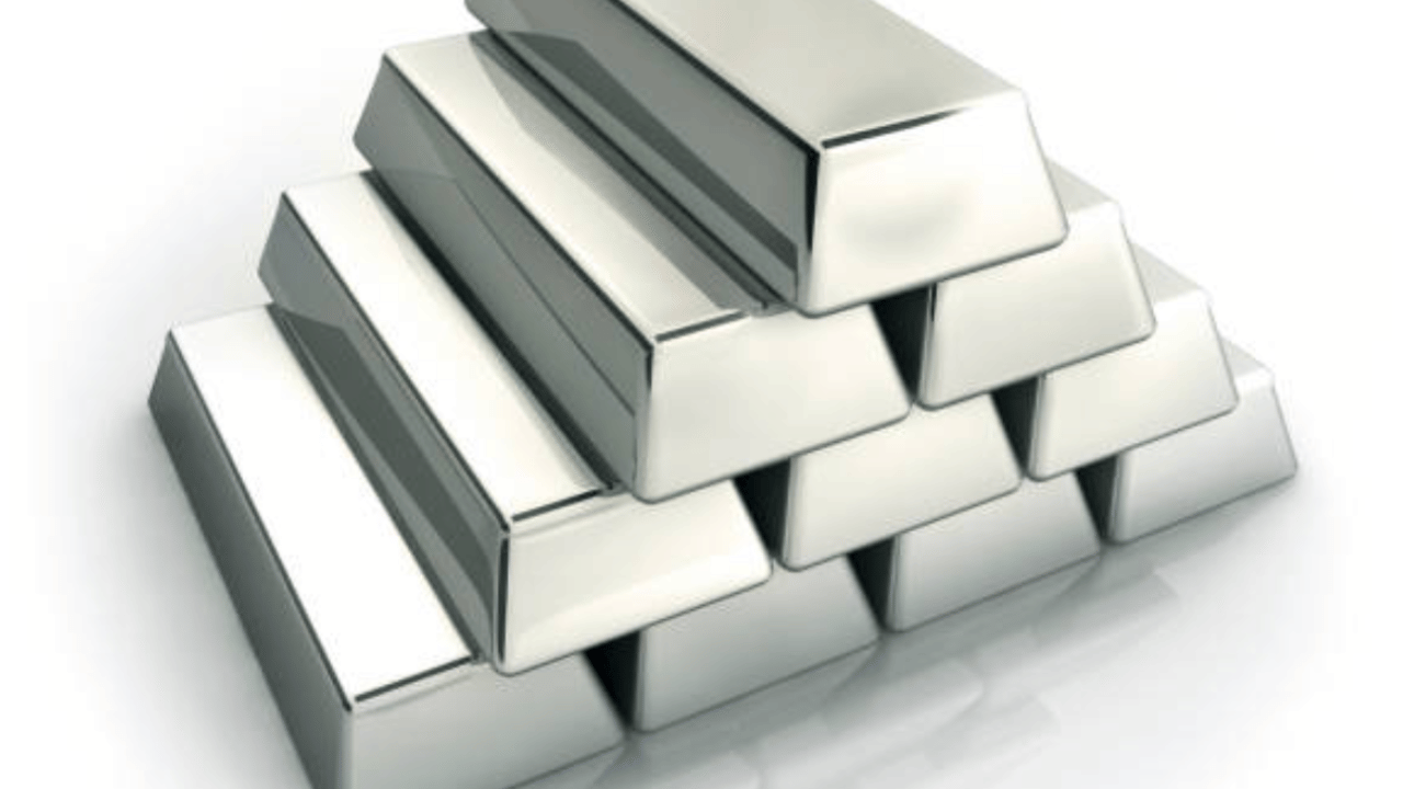 Silver  Rate: സ്വർണത്തെ പിന്നിലാക്കി വെള്ളിയുടെ തേരോട്ടം;  2 വർഷത്തിനുള്ളിൽ വില 3 ലക്ഷം!