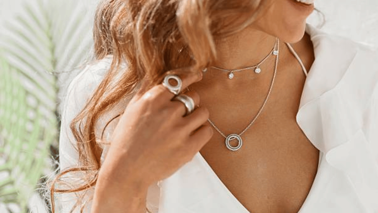 Silver Price: സ്വർണത്തെ തകർത്തു, വിപണിയിൽ രാജാവ്; വെള്ളി വന്ന വഴി ഇങ്ങനെ....