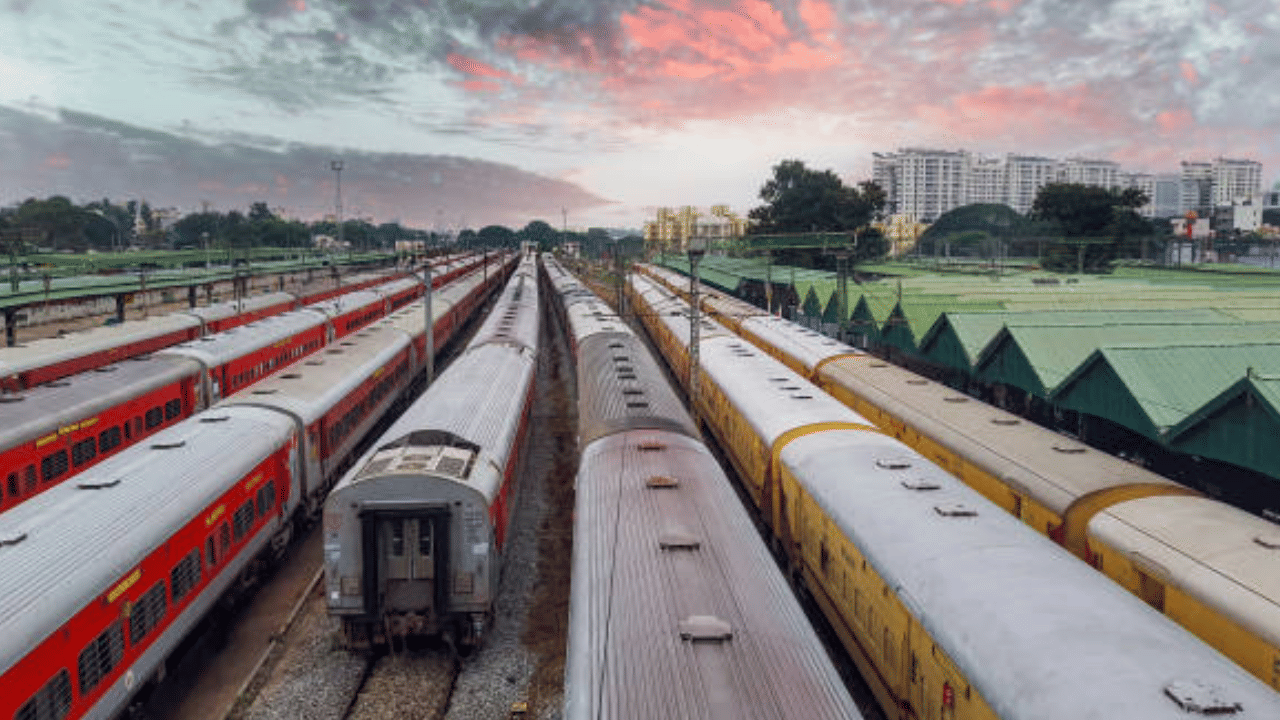 Diwali Special Train: കേരളത്തിലേക്ക് കൂടുതൽ ദീപാവലി സ്പെഷ്യൽ ട്രെയിൻ സർവ്വീസുകൾ പ്രഖ്യാപിച്ച് റെയിൽവേ, സ്റ്റോപ്പുകളും സമയക്രമവും