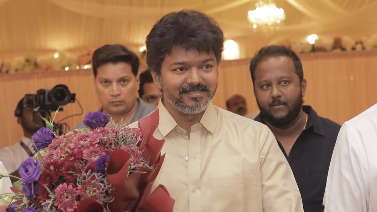 പോപ്പ് സെൻസേഷൻ താരം ജസ്റ്റിൻ ബീബർ മുതൽ ബോളിവുഡ് സൂപ്പർസ്റ്റാർ സൽമാൻ ഖാൻ, ഷാരൂഖ് ഖാൻ, തമിഴ് നടൻ ശിവകാർത്തികേയൻ എന്നിവർക്ക് വരെ കാവലാളാകുന്നത് നയീം മൂസയും അദ്ദേഹത്തിന്റെ സ്ഥാപനവുമാണ്. കൂടാതെ മൂസയുടെ ഏജൻസി നിരവധി അന്താരാഷ്ട്ര, ഇന്ത്യൻ ഐക്കണുകളുടെ സുരക്ഷ മേൽനോട്ടം വഹിച്ചിട്ടുണ്ട്. അടുത്തിടെ സമാപിച്ച ഏഷ്യാ കപ്പ് ടി20 ടൂർണമെന്റ് ഉൾപ്പെടെയുള്ള പ്രധാന കായിക ഇനങ്ങളുടെ സുരക്ഷ കൈകാര്യം ചെയ്യുവാനായി യുഎഇ സർക്കാർ ഔദ്യോഗികമായി ഏൽപ്പിച്ചത് നയീം മൂസയേയും സം​ഘത്തേയുമാണ്.(Photo Credit: Instagram/Nayeem Moosa)