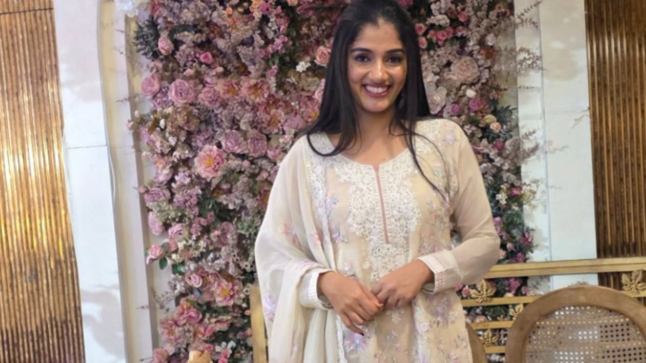 ബിഗ് ബോസ് മലയാളം സീസൺ സെവനിൽ വൈൽഡ് കാർഡ് എൻട്രിയിലൂടെ എത്തിയ മത്സരാർത്ഥിയാണ് വേദ് ലക്ഷ്മി. ബിഗ് ബോസിൽ ശക്തമായ നിലപാടുകൾ പറയുകയും അതിൽ ഉറച്ചുനിൽക്കുകയും ചെയ്യുന്ന ചുരുക്കം മത്സരാർത്ഥികൾ ഒരാളാണ് ലക്ഷ്മി. എൽജിബിടിക്യു വിഭാ​ഗത്തിനോടുള്ള തന്റെ നിലപാട് പറഞ്ഞുകൊണ്ടാണ് ലക്ഷ്മി ആദ്യം ബിഗ്ബോസിൽ ശ്രദ്ധ നേടിയത്. (Photo: Social media)