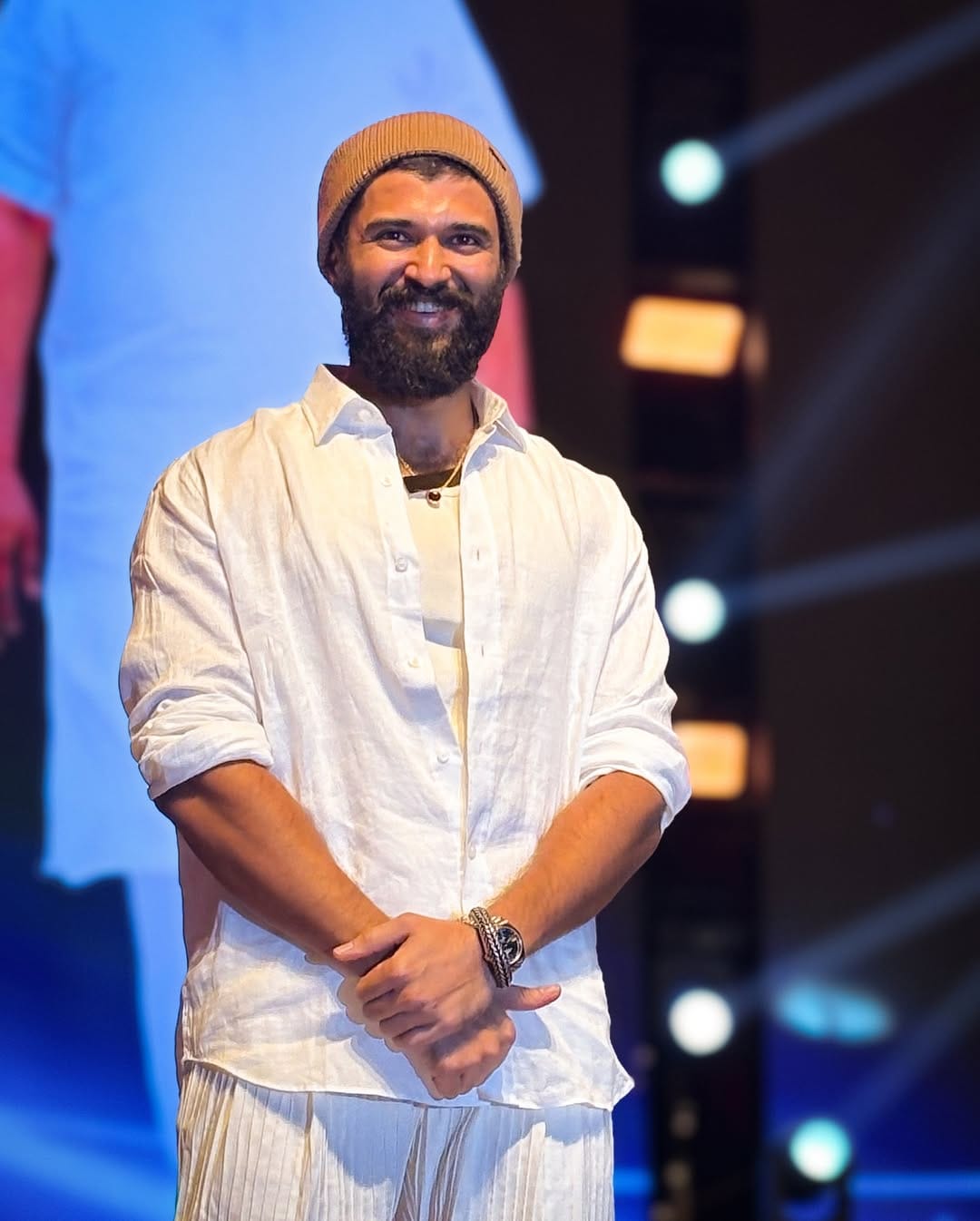  കാറിനൊരിടി കിട്ടിയെങ്കിലും തങ്ങള്‍ സുരക്ഷിതരാണെന്നാണ് നടൻ സോഷ്യൽ മീഡിയയിൽ പങ്കുവച്ച കുറിപ്പിൽ പറയുന്നത്.സുഖമായിരിക്കുന്നുവെന്നും കുഴപ്പമൊന്നുമില്ലെന്നും താരം പറയുന്നു.  സ്‌ട്രെങ്ത് വര്‍ക്കൗട്ടും ചെയ്തു, വീട്ടില്‍ തിരിച്ചെത്തിയതേയുള്ളൂ. 
