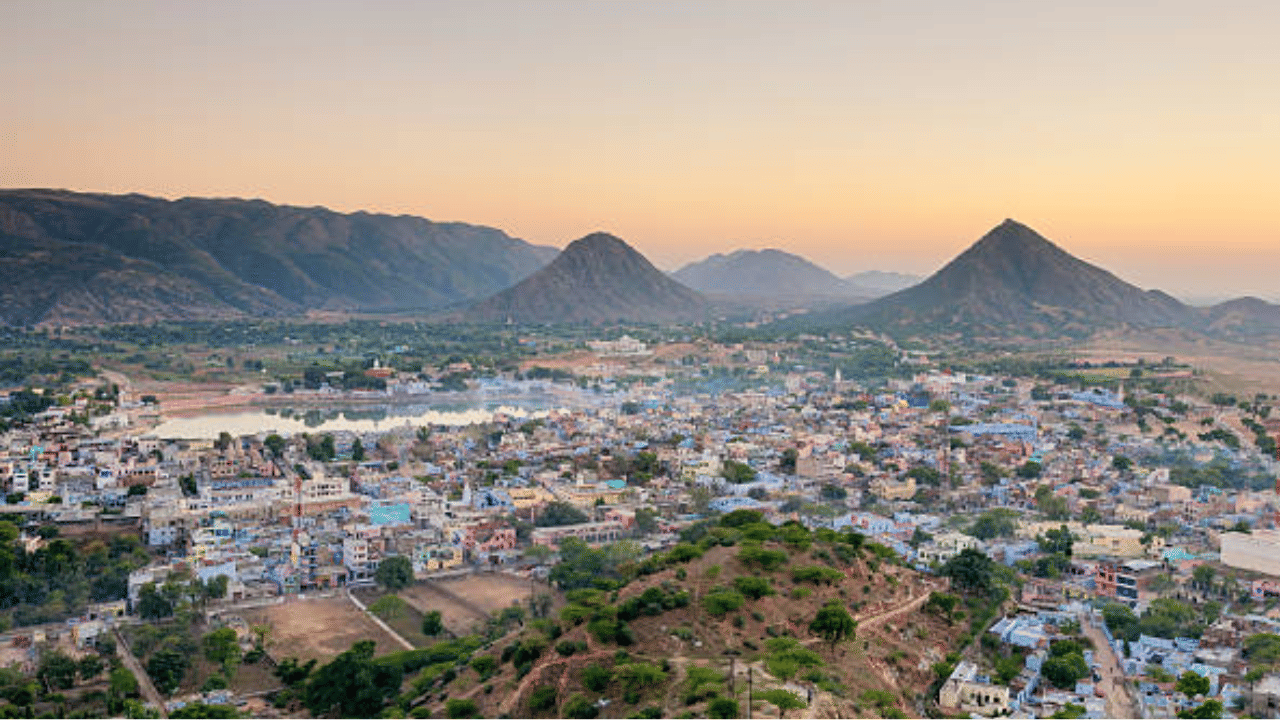 India’s Wealthiest Village: ഇന്ത്യയുടെ റിച്ച് ഗ്രാമം, ബാങ്ക് നിക്ഷേപം 1,000 കോടി!