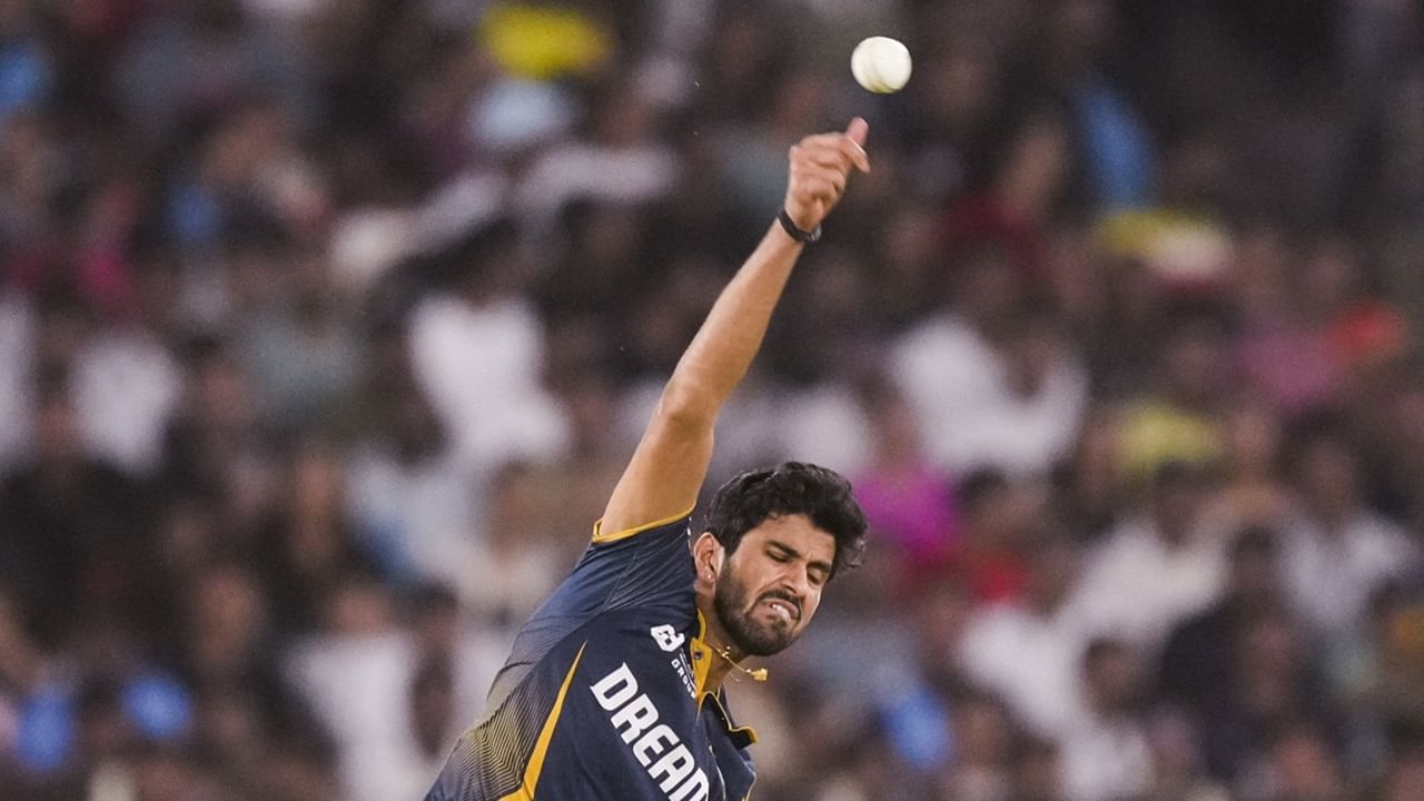 വാഷിങ്ടണ്‍ സിഎസ്‌കെയില്‍ എത്തിയേക്കുമെന്ന് ചില ഓണ്‍ലൈന്‍ മാധ്യമങ്ങള്‍ റിപ്പോര്‍ട്ട് ചെയ്തു. വാഷിങ്ടണിനെ കൈമാറാന്‍ ഗുജറാത്ത് ടൈറ്റന്‍സ് സമ്മതിച്ചെന്നാണ് റിപ്പോര്‍ട്ട്. ട്രേഡിങ് നടന്നാല്‍ പകരം ഏത് താരത്തെയാകും ചെന്നൈ വിട്ടുനല്‍കുകയെന്ന് വ്യക്തമല്ല (Image Credits: PTI)