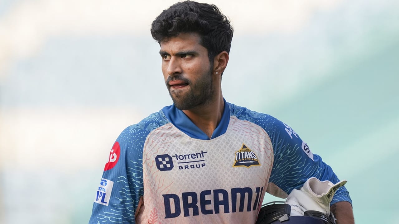 കഴിഞ്ഞ സീസണില് ഗുജറാത്തിനായി ആറു മത്സരങ്ങളിലാണ് വാഷിങ്ടണ് കളിച്ചത്. 133 റണ്സ് നേടി. രണ്ട് വിക്കറ്റുകളും സ്വന്തമാക്കി (Image Credits: PTI)