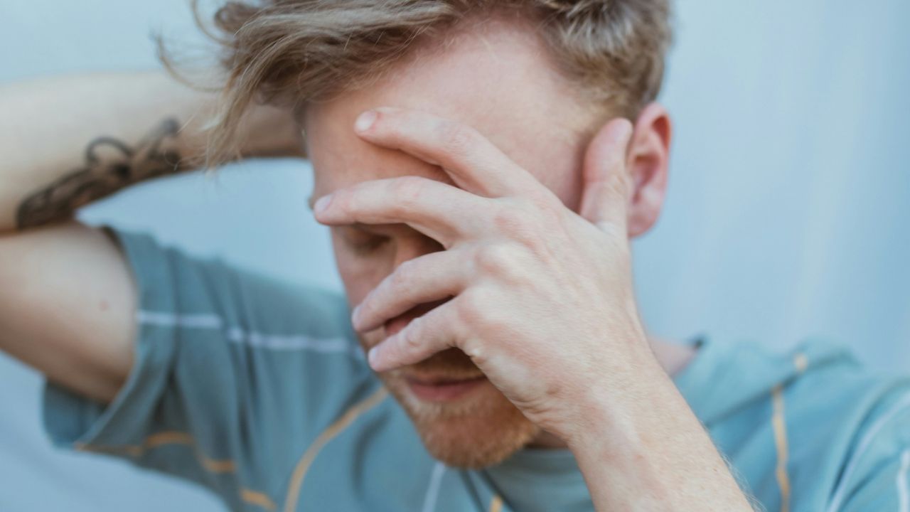 ഉച്ചത്തിലുള്ള സംഗീതം, ദീർഘനേരമുള്ള ഇയർഫോൺ ഉപയോഗം, കച്ചേരികൾ, ട്രാഫിക് ശബ്ദം തുടങ്ങിയവയാണ് ഈ രോമകോശങ്ങൾ നശിക്കുന്നതിനും കേൾവിക്കുറവിനും പ്രധാന കാരണം.