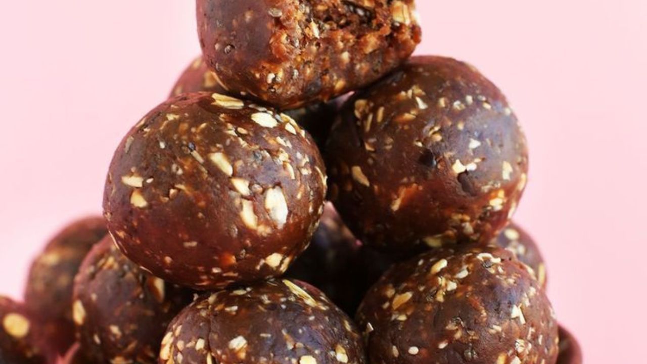 പ്രോട്ടീൻ ബാറുകൾ: ഭക്ഷണം കഴിക്കാൻ സമയം ലഭിക്കാതെ വരുമ്പോൾ പ്രോട്ടീൻ ബാറുകൾ കഴിക്കാം. വലുപ്പം കുറഞ്ഞതും, എളുപ്പത്തിൽ വയറു നിറയ്ക്കുന്നതുമായ ഇവ പെട്ടെന്നുള്ള ഊർജ്ജത്തിന് സഹായിക്കും.