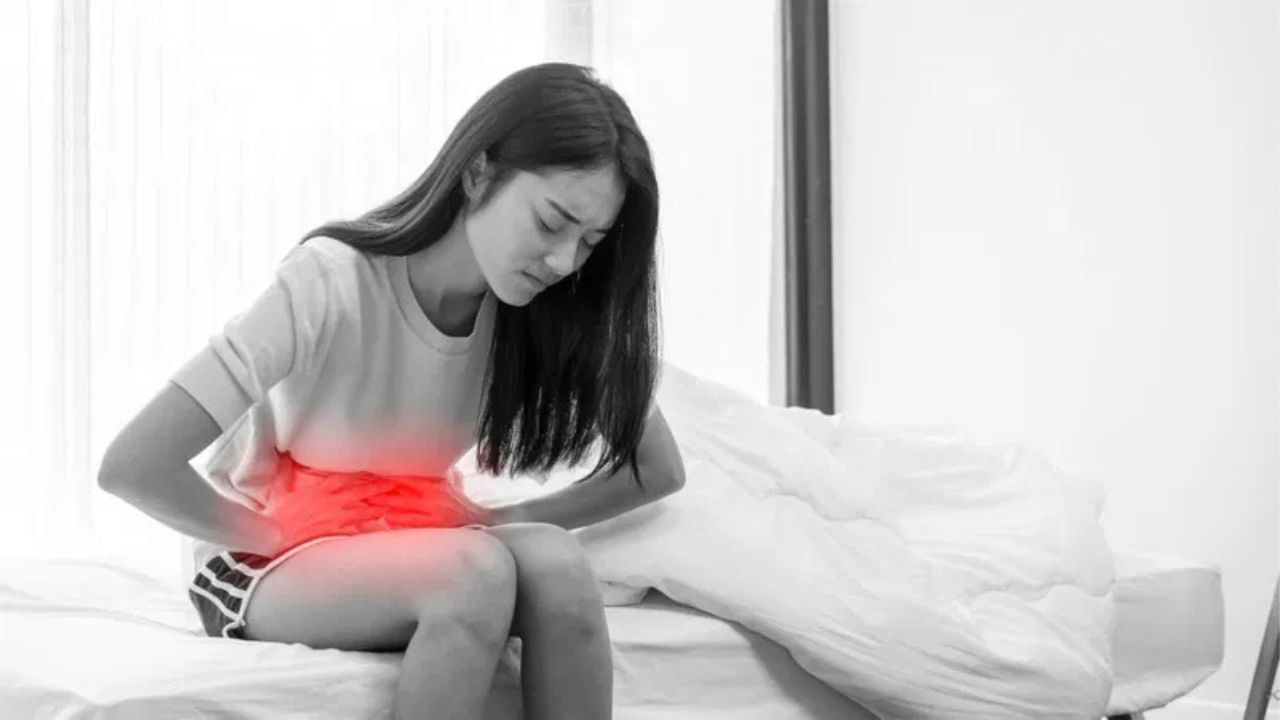 സ്രാവ്, ഫ്ളാക്സ് സീഡുകൾ തുടങ്ങിയ ഒമേഗ-3 ഫാറ്റി ആസിഡുകൾ അടങ്ങിയ ഭക്ഷണങ്ങളും ഇലക്കറികളും കഴിക്കുന്നത് ശരീരത്തിലെ വീക്കം കുറയ്ക്കുന്നു. ഉപ്പ്, പഞ്ചസാര, വറുത്ത ഭക്ഷണങ്ങൾ എന്നിവ ഒഴിവാക്കുന്നത് വേദന വർധിക്കുന്നത് തടയാം.