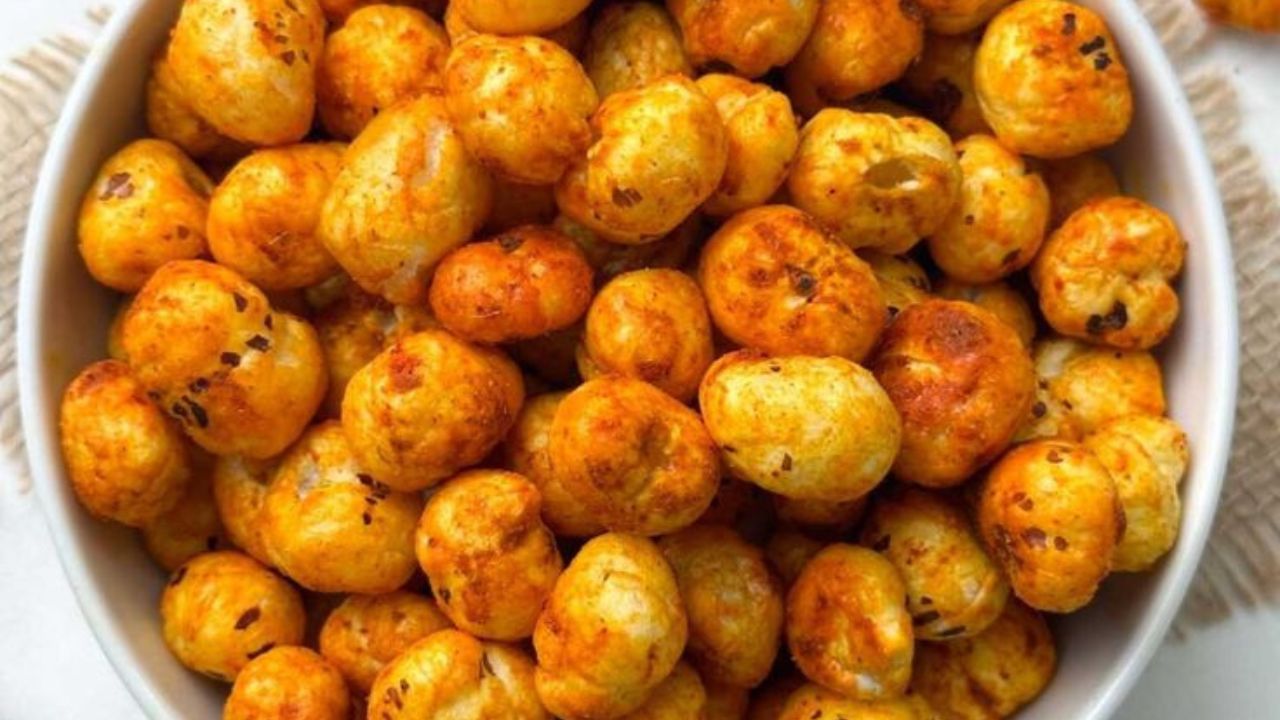 ഈന്തപ്പഴം ലഡ്ഡു: ഈന്തപ്പഴം, നട്‌സുകൾ, വിത്തുകൾ എന്നിവ ചേർത്തുണ്ടാക്കുന്ന പരമ്പരാഗത ലഡ്ഡുവിന് ആധുനിക രീതിയിലുള്ള മാറ്റം നൽകിയിട്ടുള്ളതാണ് ഇത്. നന്നായി പോഷകം നൽകുന്ന ഇവ എളുപ്പത്തിൽ കേടുകൂടാതെ സൂക്ഷിക്കാം. രാത്രി യാത്രകളിലും കാൽനട യാത്രകളിലും പെട്ടെന്ന് ഊർജ്ജം ലഭിക്കാൻ ഈന്തപ്പഴം ലഡ്ഡു വളരെ ഉത്തമം.