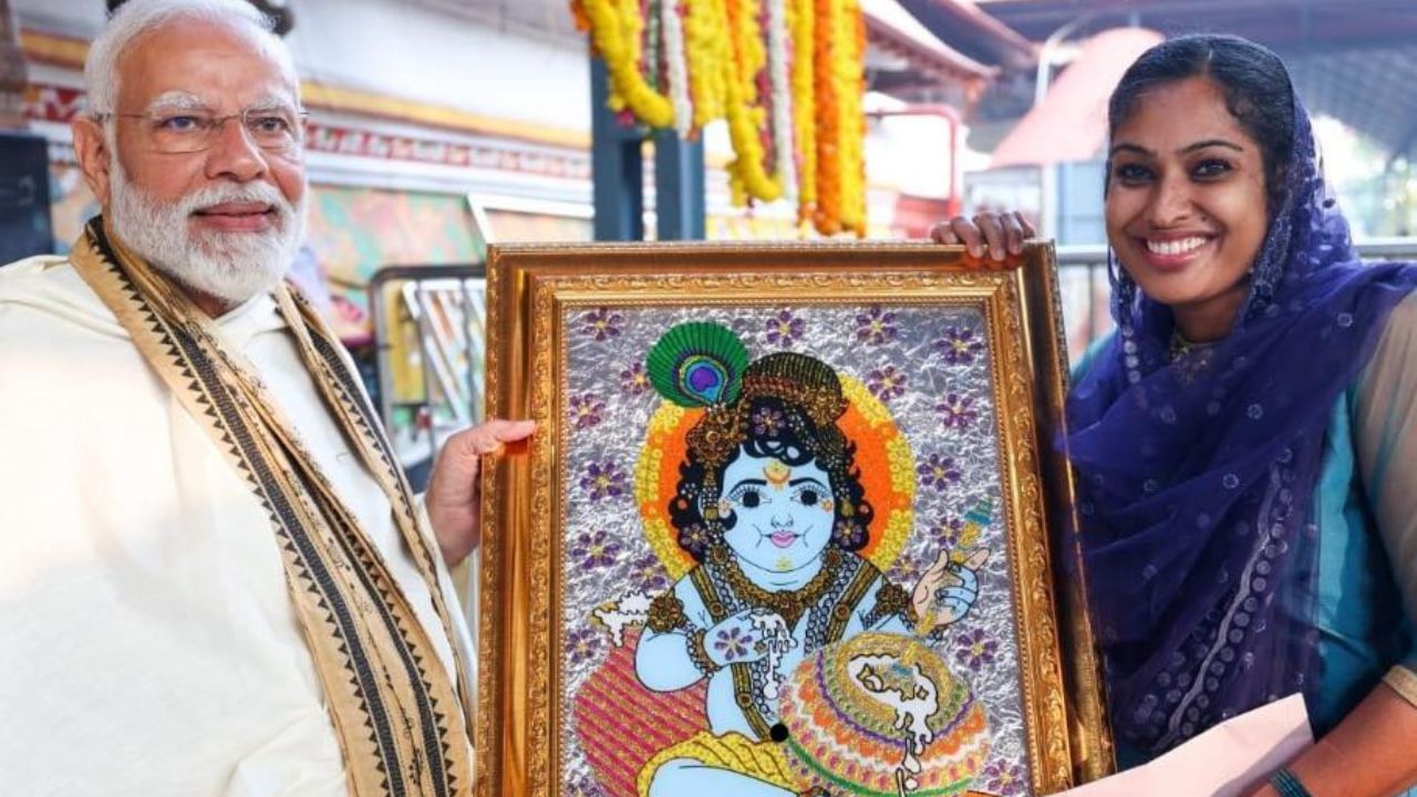  ഗുരുവായൂർ ശ്രീകൃഷ്ണ ക്ഷേത്ര പരിസരത്ത് വീഡിയോ ചിത്രീകരിച്ചതിനും, സോഷ്യൽ മീഡിയ റീലുകൾ എടുത്തതിനും കേരള ഹൈക്കോടതിയുടെ ഉത്തരവ് ലംഘിച്ചതിൻ്റെ പേരിലും ഇവർ വാർത്തകളിൽ ഇടം നേടിയിട്ടുണ്ട്. ഈ സംഭവങ്ങളെ തുടർന്ന് പോലീസ് ഇവർക്കെതിരെ കേസെടുക്കുകയും ചെയ്തിട്ടുണ്ട്.