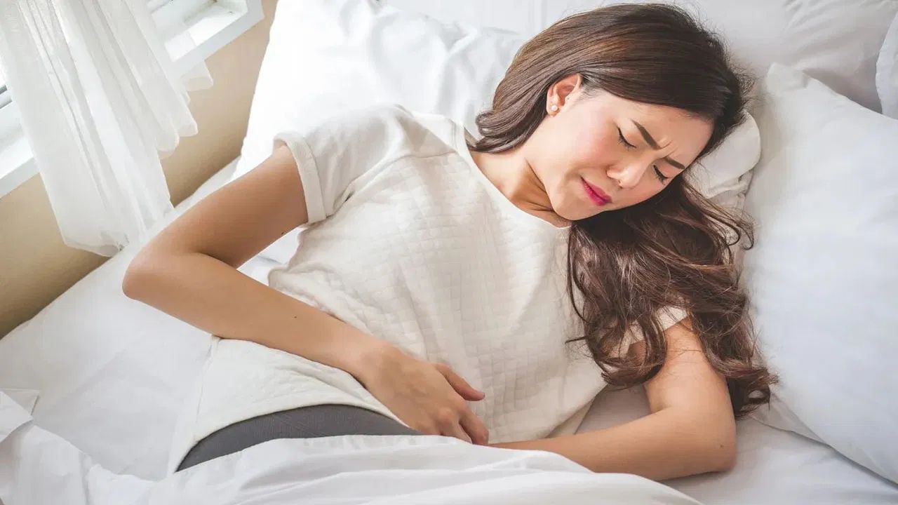 ദീർഘമായി ശ്വാസമെടുക്കൽ, ധ്യാനം എന്നിവ പരിശീലിക്കുന്നത് വേദന വർദ്ധിപ്പിക്കാൻ സാധ്യതയുള്ള സമ്മർദ്ദ ഹോർമോണുകളുടെ അളവ് കുറയ്ക്കുന്നു. ഇത് സ്വാഭാവികമായി വേദന ലഘൂകരിക്കുന്നതിന് സഹായിക്കും.