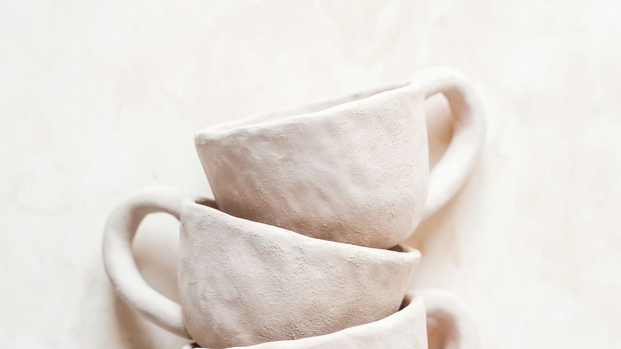 മൺപാത്രം നിർമ്മിക്കാനും ഉണക്കാനും ചുട്ടെടുക്കാനുമുള്ള കാത്തിരിപ്പ് , തിരക്കിട്ട ആധുനിക ജീവിതത്തിൽ നിന്ന് മാറി ക്ഷമയോടെ കാര്യങ്ങളെ സമീപിക്കാനും വേഗത കുറയ്ക്കാനും ആളുകളെ പഠിപ്പിക്കുന്നു.