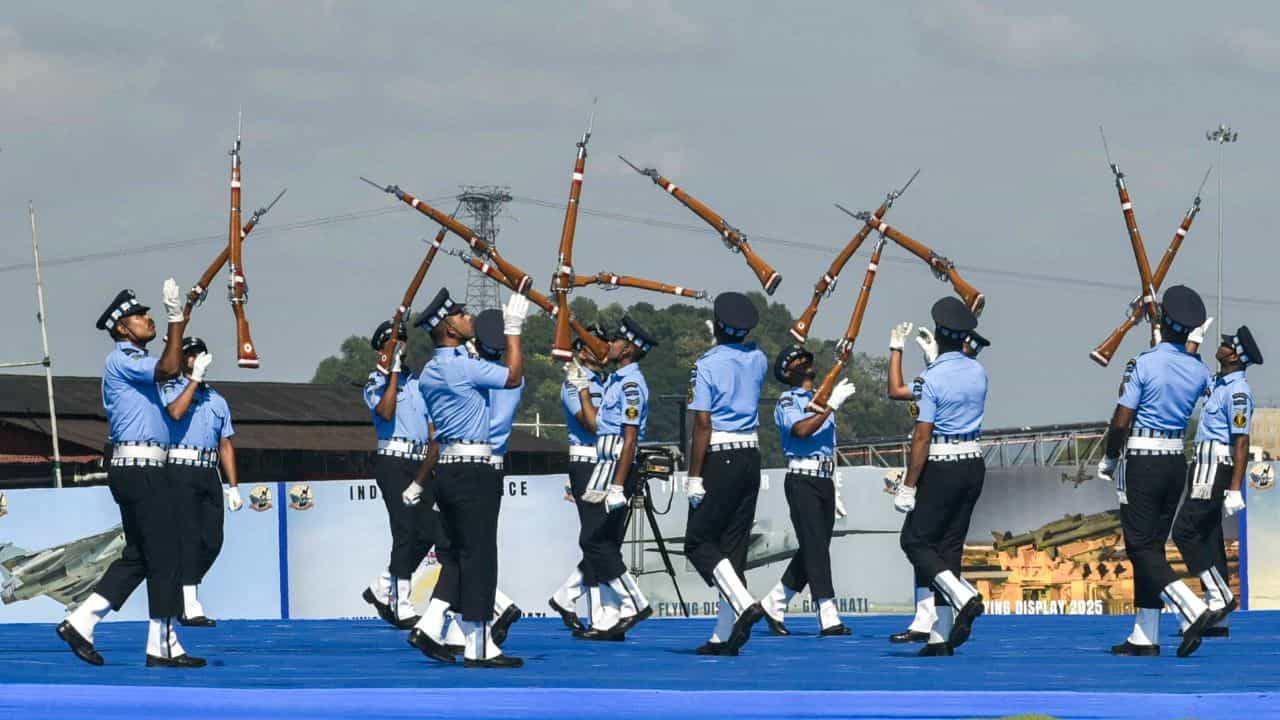 AFCAT Exam 2026: ഇന്ത്യൻ എയർഫോഴ്‌സ് നിങ്ങളെ വിളിക്കുന്നു; ശമ്പളം ഒരു ലക്ഷം വരെ