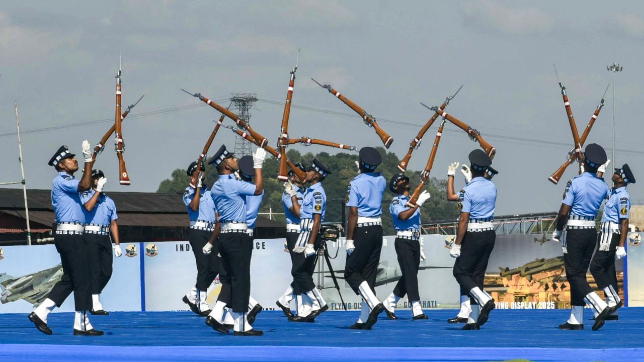 AFCAT Exam 2026: ഇന്ത്യൻ എയർഫോഴ്‌സ് നിങ്ങളെ വിളിക്കുന്നു; ശമ്പളം ഒരു ലക്ഷം വരെ