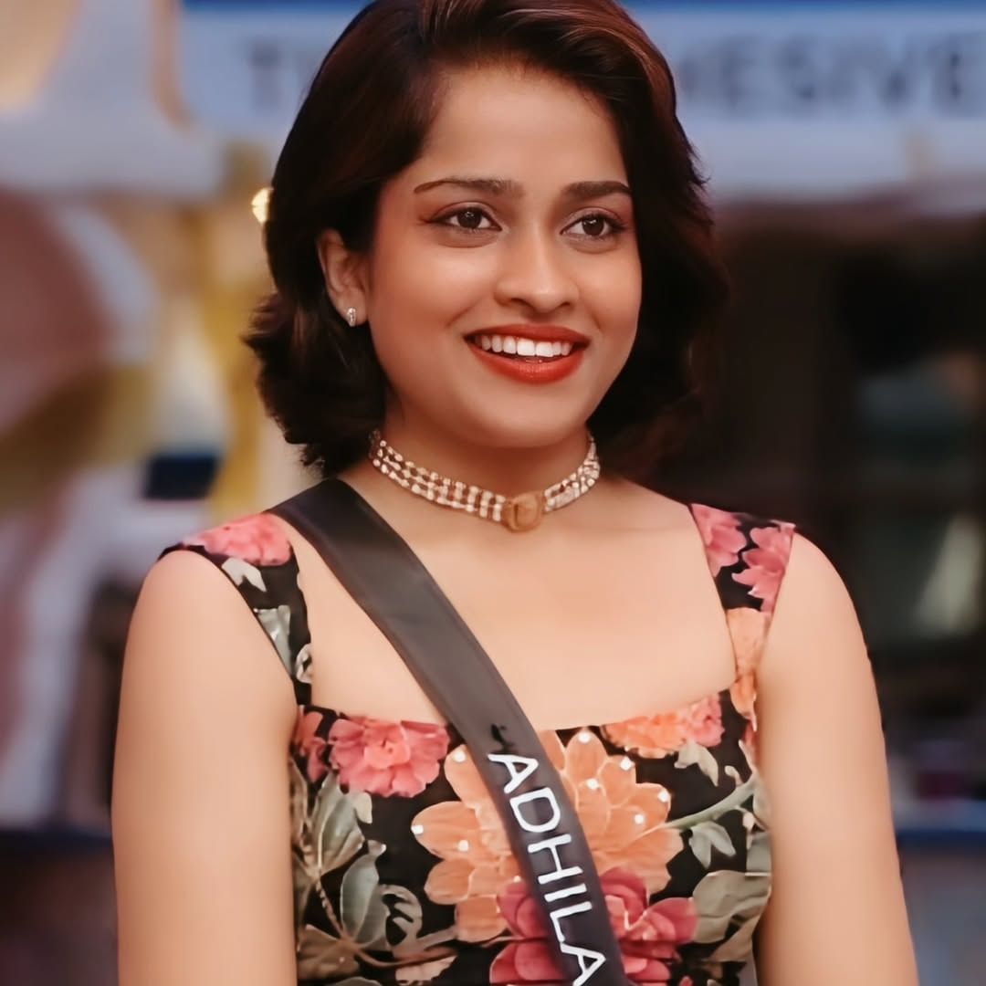 ബി​ഗ് ബോസ് മലയാളം സീസൺ അവസാനിക്കാൻ ഇനി രണ്ട് നാൾ ബാക്കിയിരിക്കെ കഴിഞ്ഞ ദിവസമാണ് ആദില മിഡ് വീക്ക് എവിക്ഷനിലൂടെ പുറത്തുപോയത്. പുറത്തായതിൽ ഒരു നിരാശയും ആദിലക്കോ നൂറക്കോ ഇല്ല. വളരെ കൂളായാണ് ഈ എവിക്ഷനെ ആദില കണ്ടത്.  (Image Credits: Instagram)
