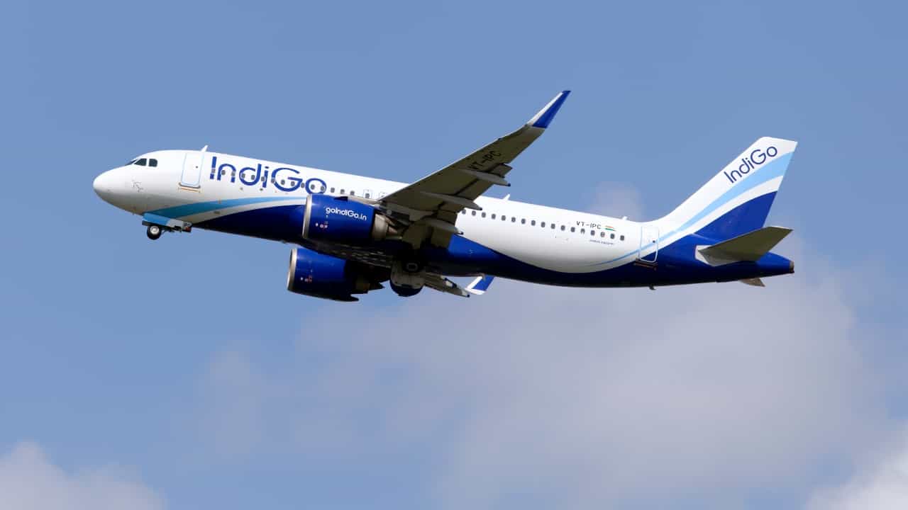 A320 Glitch: സാങ്കേതിക പ്രശ്നങ്ങൾ ബാധിച്ചത് 200ലധികം വിമാനങ്ങളെ; സർവീസുകൾ വൈകിയേക്കാമെന്ന് ഇൻഡിഗോയും എയർ ഇന്ത്യയും