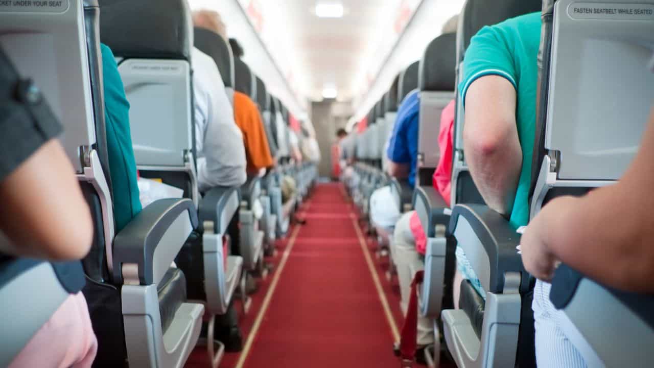 Akasa Air ​Incident: കൗതുകം ലേശം കൂടുതലാണ്; വിമാനത്തിൻ്റെ എമർജൻസി എക്സിറ്റ് തുറക്കാൻ ശ്രമിച്ച യാത്രക്കാരൻ കസ്റ്റഡിയിൽ