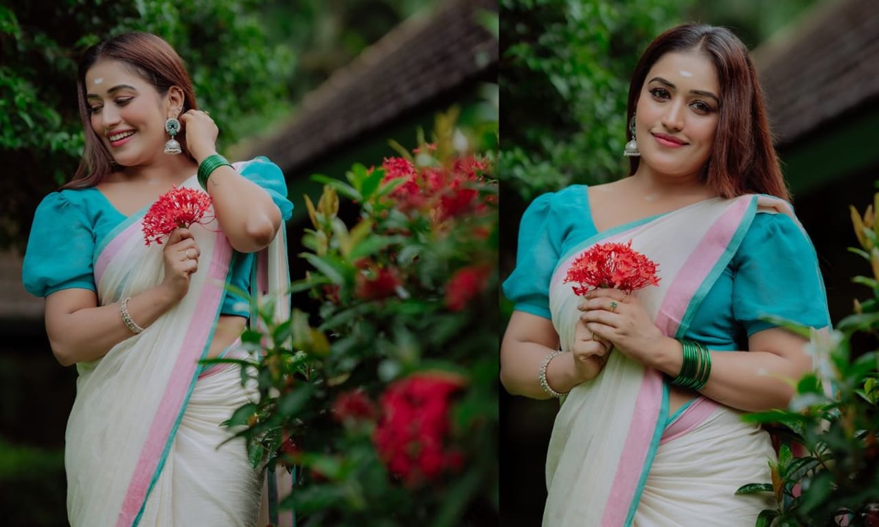 കടുത്ത പോരാട്ടത്തിനൊടുവിൽ ബിഗ് ബോസ് മലയാളം സീസൺ സെവൻ വിജയി ആയിരിക്കുകയാണ് അനുമോൾ. ഔദ്യോഗിക പ്രഖ്യാപനത്തിന് മുന്നേതന്നെ അനുമോളാണ് 50 ലക്ഷവും കാറും സ്വന്തമാക്കുകയെന്ന് സോഷ്യൽ മീഡിയ ഒന്നടങ്കം പറഞ്ഞിരുന്നതാണ്. അതിനു കാരണം അനുമോളുടെ പിആർ വർക്ക് ആണെന്നും വിമർശനം ഉയർന്നിരുന്നു. മാത്രമല്ല അനുമോൾ ബിഗ് ബോസ് മലയാളത്തിന്റെ കിരീടം ചുടാൻ ഒട്ടും യോഗ്യത ഇല്ലാത്ത മത്സരാർഥി ആയിരുന്നെന്നും. (Photo: FACEBOOK)