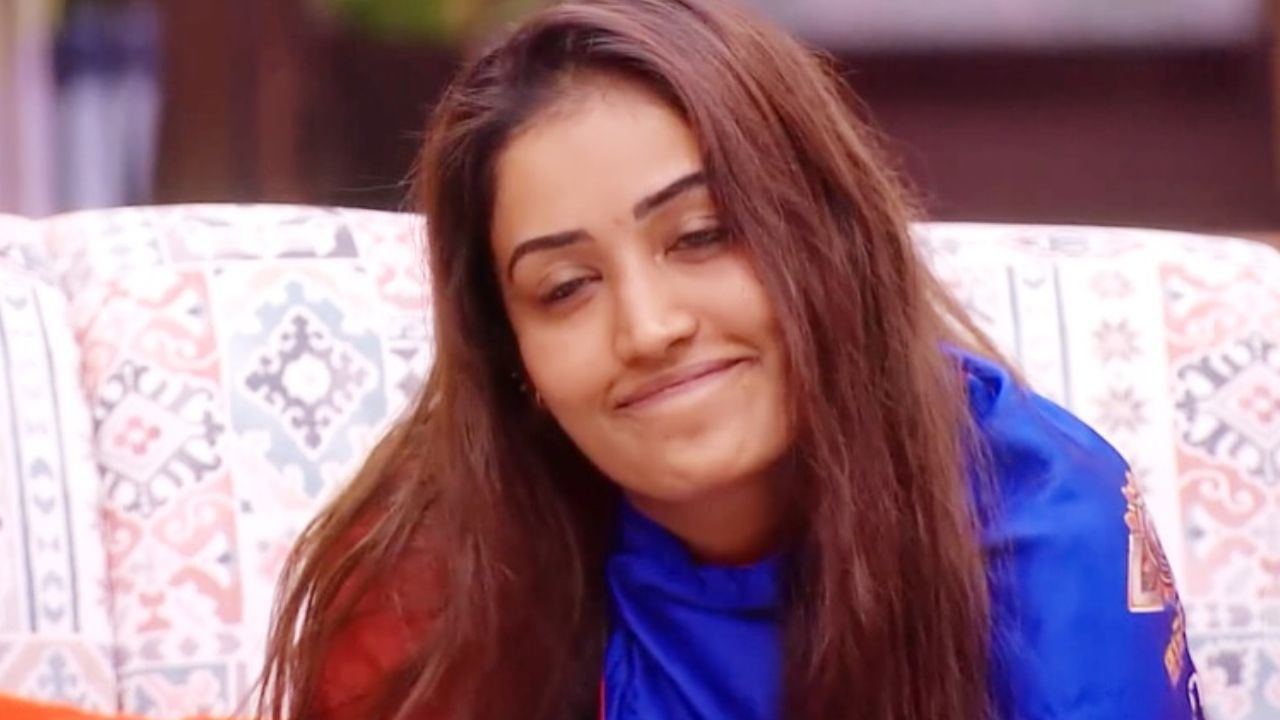 കൂടാതെ ആര്യനെ പെൺകോന്തൻ എന്നിങ്ങനെ പല മോശം വാക്കുകളിലും വിളിച്ചു. നെവീനയും അപമാനിച്ചു. അവസരം ലഭിക്കുമ്പോൾ എല്ലാം ബോഡി നടത്തുന്ന വ്യക്തിയാണ് അനുമോൾ. ഭക്ഷണത്തിന്റെ പേരിൽ പോലും അനാവശ്യമായി തർക്കങ്ങൾ ഉണ്ടാക്കും. മറ്റുള്ളവരെ പ്രാകുക. മറ്റുള്ളവരെക്കുറിച്ച് അനാവശ്യമായ സദാചാരം പറഞ്ഞ് അവരെ മോശമാക്കി ചിത്രീകരിക്കുക.(Photo: Facebook)