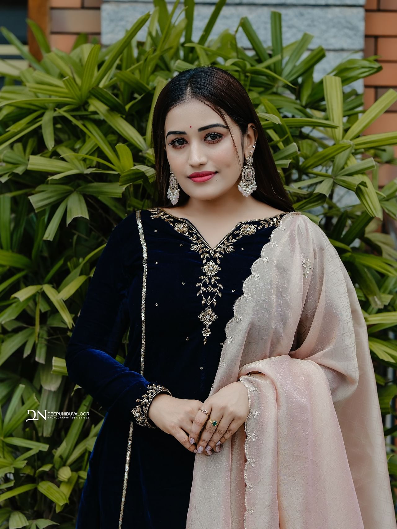 ഇതിനു പ്രധാന കാരണം അനുമോളിനെ പിആര്‍ ആണ് ജയിപ്പിച്ചത് എന്ന് ആരോപണമാണ്.ഇപ്പോഴിതാ ഇതിനെ കുറിച്ചുള്ള ചോദ്യങ്ങൾക്ക് അനുമോൾ നൽകിയ മറുപടിയാണ് സോഷ്യൽ മീഡിയയിൽ വൈറലാകുന്നത്. താൻ  കഷ്‍ടപ്പെട്ടിട്ടാണ് കപ്പ് വാങ്ങിച്ചതെന്നും അവിടെ താൻ അത്രയും അനുഭവിച്ചിട്ടുണ്ടെന്നും അനുമോൾ പറയുന്നു.