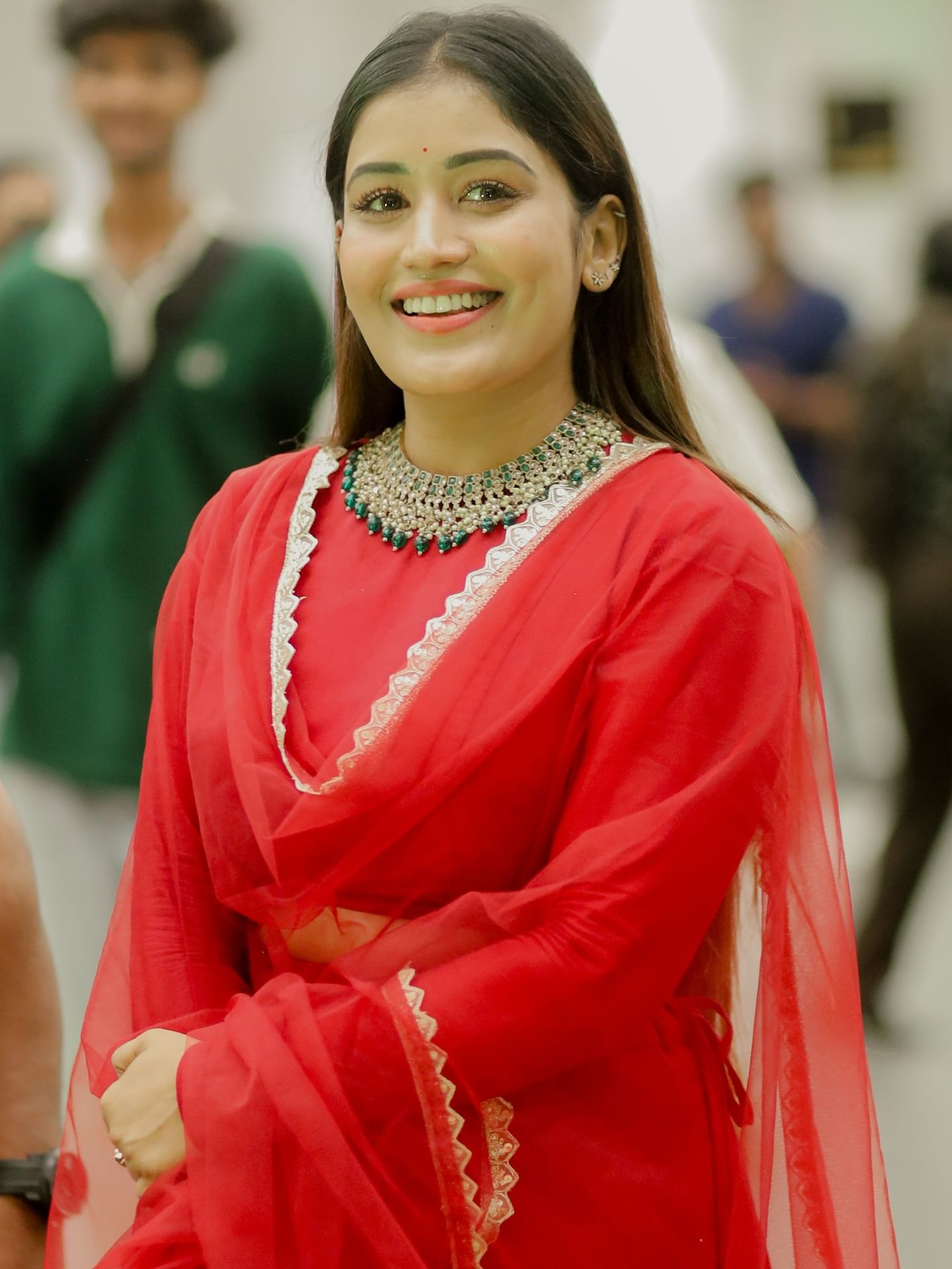 ബി​ഗ് ബോസ് മലയാളം സീസൺ ഏഴിന്റെ വിജയിയായതിന് പിന്നാലെ സോഷ്യൽ മീഡിയയിൽ ഏറെ ചർച്ചയായിക്കൊണ്ടിരിക്കുന്ന വ്യക്തിയാണ് അനുമോൾ. പിആർ കൊണ്ടാണ് അനുമോൾ കപ്പ് നേടിയതെന്ന് തരത്തിലുള്ള ആരോപണം വലിയ രീതിയിൽ സോഷ്യൽ മീഡിയയിൽ അരങ്ങേറുമ്പോഴും ഉദ്ഘാടന പരിപാടികളും മറ്റുമായി തിരക്കിലാണ് താരം. (Image Credits:Facebook)