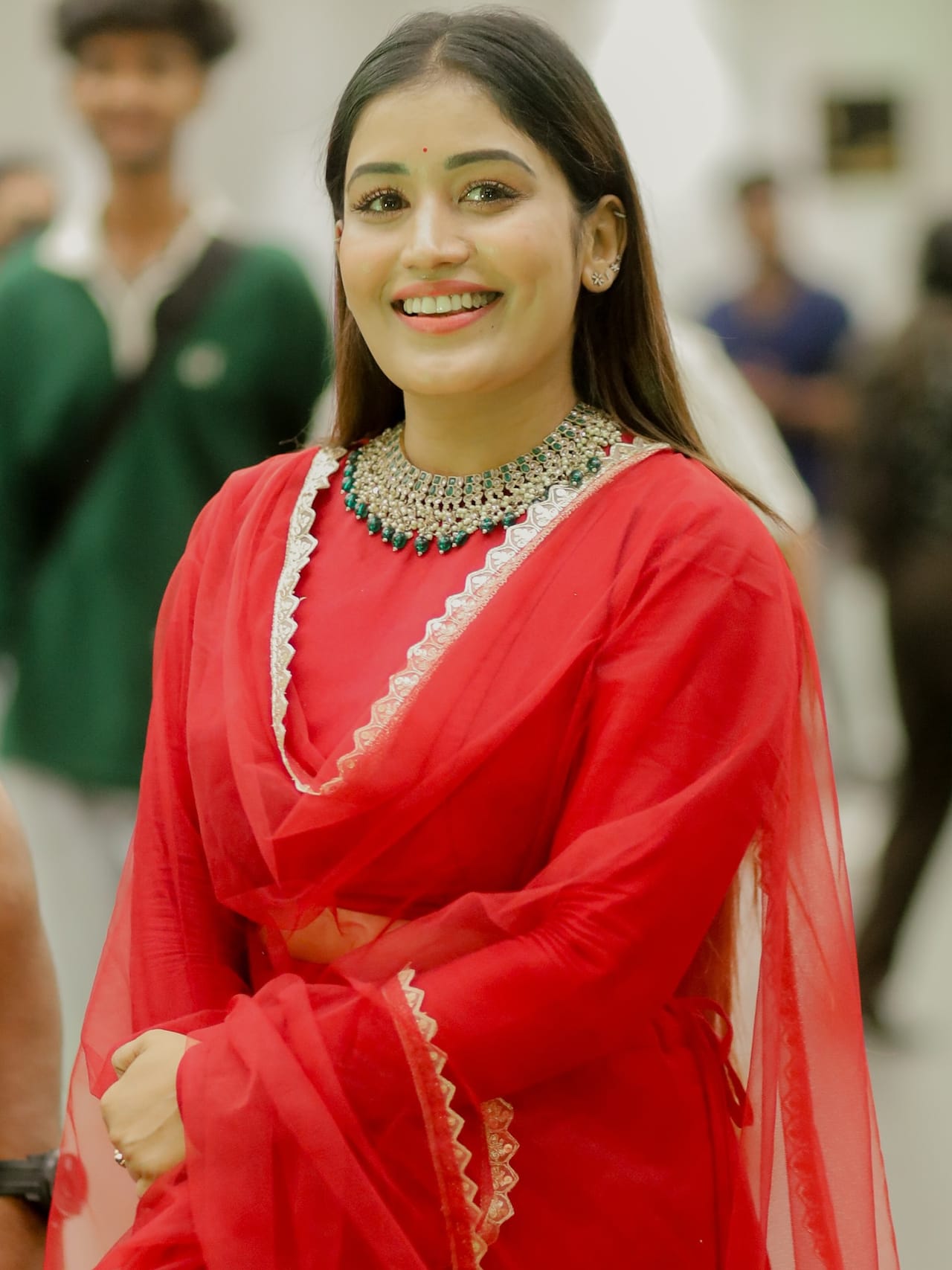 ബി​ഗ് ബോസ് മലയാളം സീസൺ ഏഴിന്റെ വിജയിയായതിന് പിന്നാലെ സോഷ്യൽ മീഡിയയിൽ ഏറെ ചർച്ചയായിക്കൊണ്ടിരിക്കുന്ന വ്യക്തിയാണ് അനുമോൾ. പിആർ കൊണ്ടാണ് അനുമോൾ കപ്പ് നേടിയതെന്ന് തരത്തിലുള്ള ആരോപണം വലിയ രീതിയിൽ സോഷ്യൽ മീഡിയയിൽ അരങ്ങേറുമ്പോഴും ഉദ്ഘാടന പരിപാടികളും മറ്റുമായി തിരക്കിലാണ് താരം. (Image Credits:Facebook)