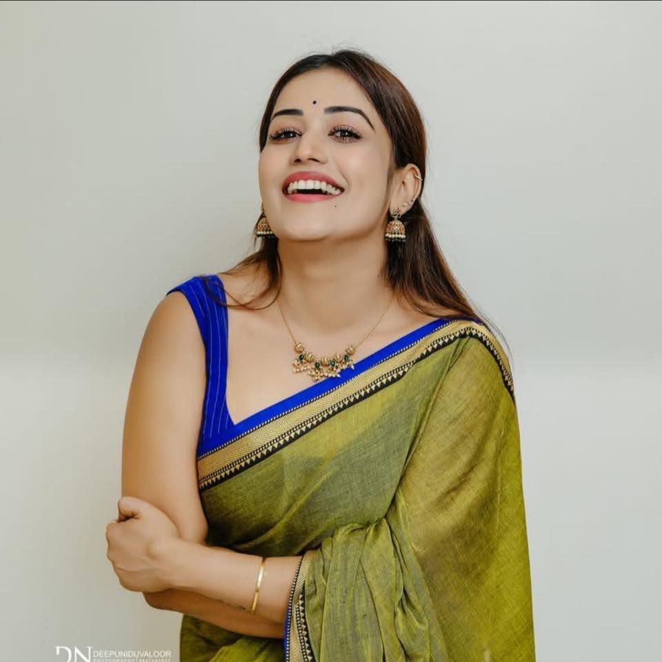 ബിഗ് ബോസിന് ഒക്കെ അത് അറിയാം എന്നും അനുമോള്‍ ഏഷ്യാനെറ്റിന് നല്‍കിയ അഭിമുഖത്തില്‍ പറയുന്നു. ആ വീട്ടില്‍ ജീവിക്കുകയായിരുന്നു താൻ എന്നും അഭിനയിക്കുകയായിരുന്നില്ലെന്നും അനുമോൾ പറയുന്നു. എന്റര്‍ടെയ്‍നറായി നില്‍ക്കണം എന്ന് കരുതിയായി വന്നത് .