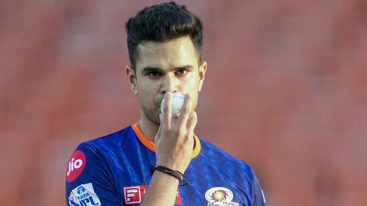 ഐപിഎല് കരിയര് ആരംഭിച്ചതുമുതല് അര്ജുന് തെണ്ടുല്ക്കര് മുംബൈ ഇന്ത്യന്സിന്റെ ഭാഗമാണ്. 20 ലക്ഷം രൂപ അടിസ്ഥാന തുകയിലാണ് മുംബൈയിലെത്തിയത്. കഴിഞ്ഞ സീസണില് ഒരു മത്സരത്തില് പോലും കളിക്കാന് അവസരം ലഭിച്ചില്ല (Image Credits: PTI)