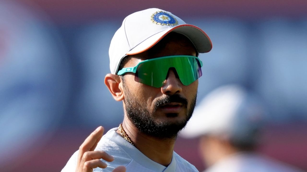 അക്‌സറിന് പകരം ജഡേജയെ തിരഞ്ഞെടുത്ത സെലക്ഷൻ കമ്മിറ്റിയുടെ നീക്കത്തെ സാബ കരീം പിന്തുണച്ചു. ജഡേജ 'ഇന്‍സ്ട്രുമെന്റല്‍ പ്ലയര്‍' ആണെന്ന് സാബ കരീം അഭിപ്രായപ്പെട്ടു. ഓസ്‌ട്രേലിയൻ ഏകദിന പരമ്പരയിൽ സെലക്ടർമാർ അദ്ദേഹത്തിന് വിശ്രമം അനുവദിച്ചതാണെന്നും അദ്ദേഹം വ്യക്തമാക്കി  (Image Credits: PTI)