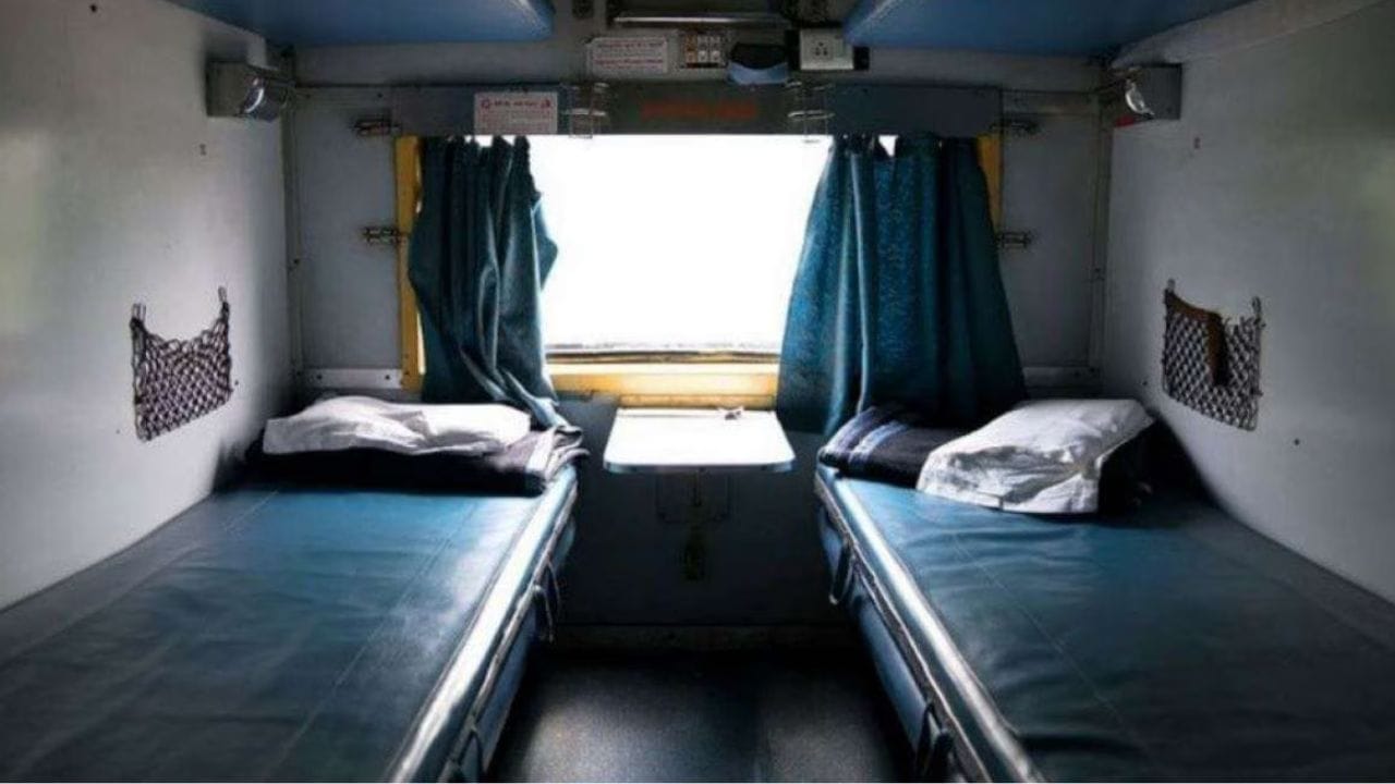 Train Update: സ്ലീപ്പർ ക്ലാസിലെ യാത്രക്കാർക്കും ഇനി പുതുപ്പും തലയണയും; മാറ്റം ഈ ട്രെയിനുകളിൽ മാത്രം