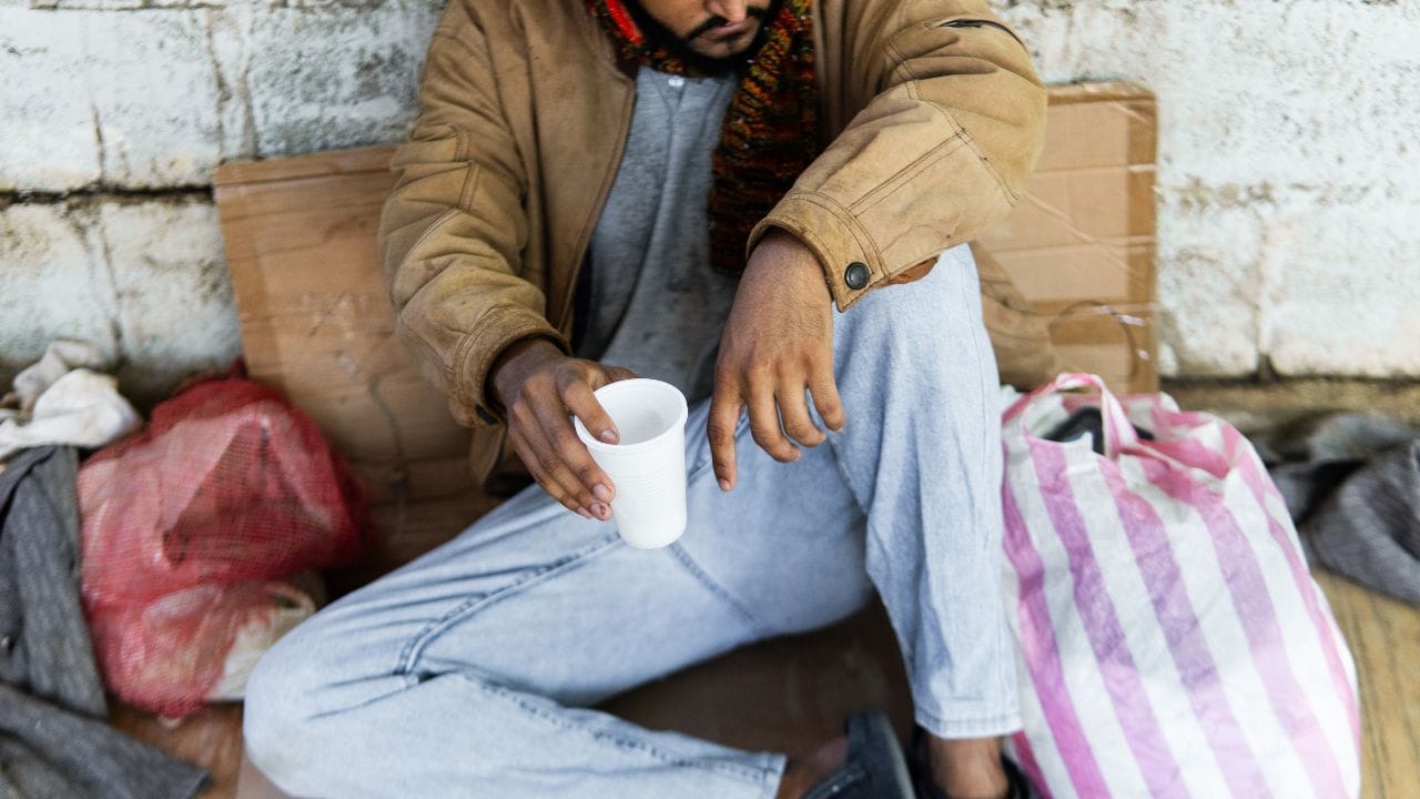 Viral News: ആളൊരു യാചകനാണെങ്കിലും അല്‍പം റിച്ചാ; സ്വന്തമായുള്ളത് കോടികളുടെ ഫ്‌ളാറ്റ്, കാര്‍…