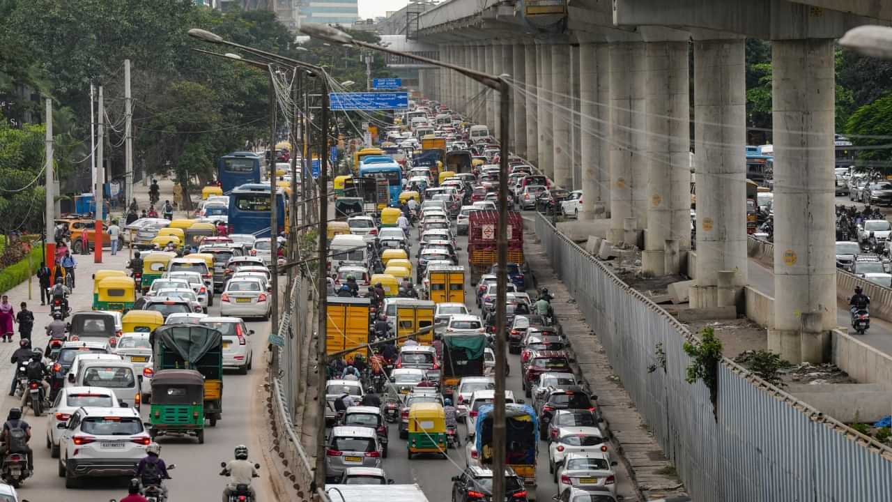 Bengaluru Traffic Block : ബെംഗളൂരുവിൽ തിരക്ക് കുറയില്ല, പ്രശ്നങ്ങൾ വേറെ