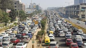 Bengaluru Traffic violations: ബെംഗളൂരുവിലെ ഗതാഗത നിയമലംഘനക്കണക്ക് കേട്ടാല് ഞെട്ടും; ഒന്നും രണ്ടുമല്ല, ലക്ഷങ്ങളാണ് കേസുകള് Bengaluru Traffic violations: ബെംഗളൂരുവിലെ ഗതാഗത നിയമലംഘനക്കണക്ക് കേട്ടാല് ഞെട്ടും; ഒന്നും രണ്ടുമല്ല, ലക്ഷങ്ങളാണ് കേസുകള്