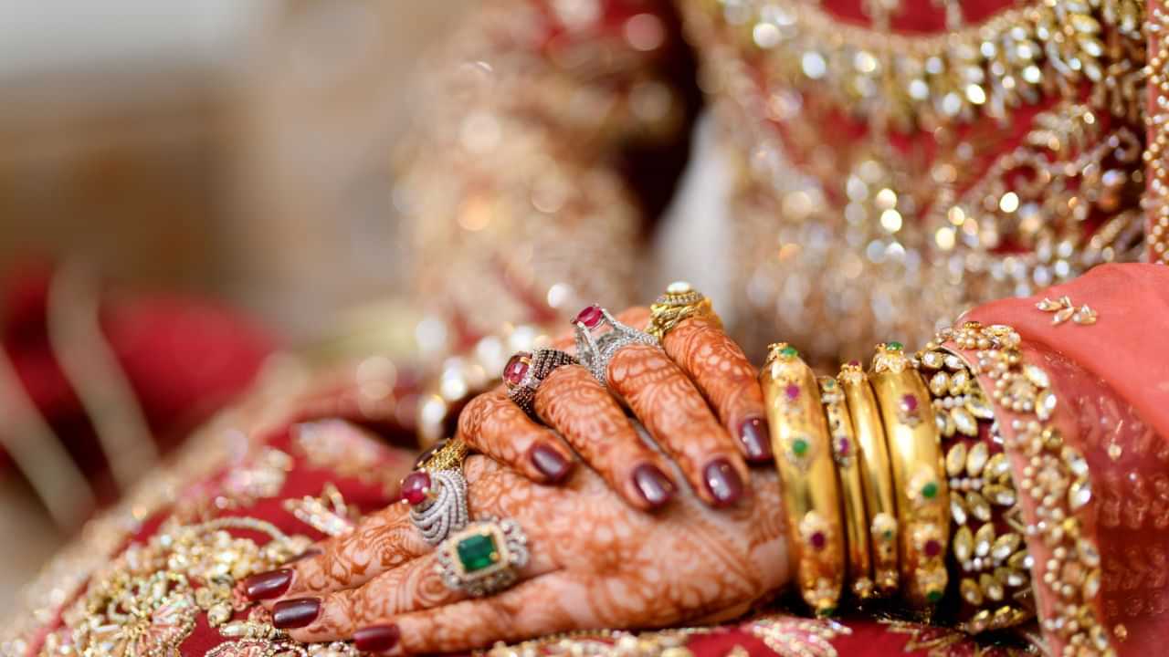 Bhavnagar Bride Death: സാരിയെ ചൊല്ലി തർക്കം; വിവാഹത്തിന് മണിക്കൂറുകൾ മാത്രം, വധുവിനെ കൊലപ്പെടുത്തി പ്രതിശ്രുത വരൻ