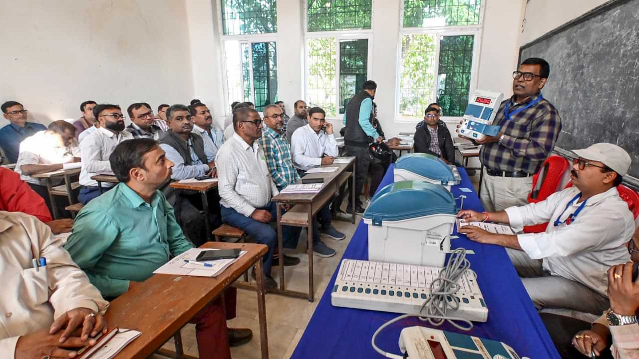 Bihar Election Results 2025: വോട്ടെണ്ണൽ ആരംഭിച്ചു; സ്ട്രോങ് റൂമുകളിൽ ത്രിതല സുരക്ഷ ഏർപ്പെടുത്തിയെന്ന് പോലീസ് Bihar Election Results 2025: വോട്ടെണ്ണൽ ആരംഭിച്ചു; സ്ട്രോങ് റൂമുകളിൽ ത്രിതല സുരക്ഷ ഏർപ്പെടുത്തിയെന്ന് പോലീസ്